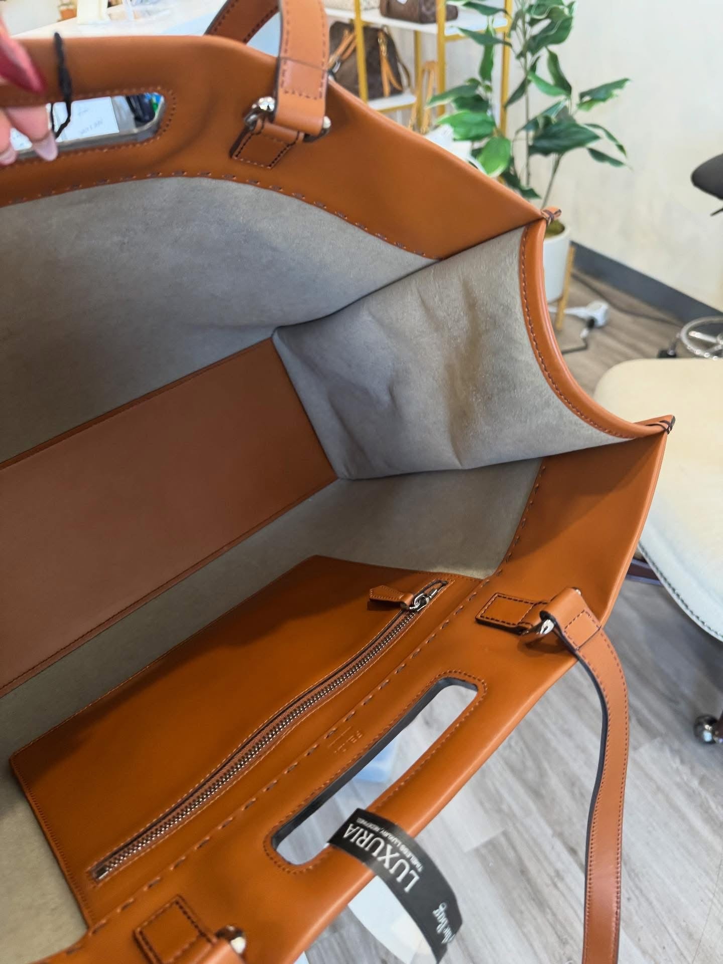 Fendi Logo Cutout Handle Shopper Tote – Large Leather