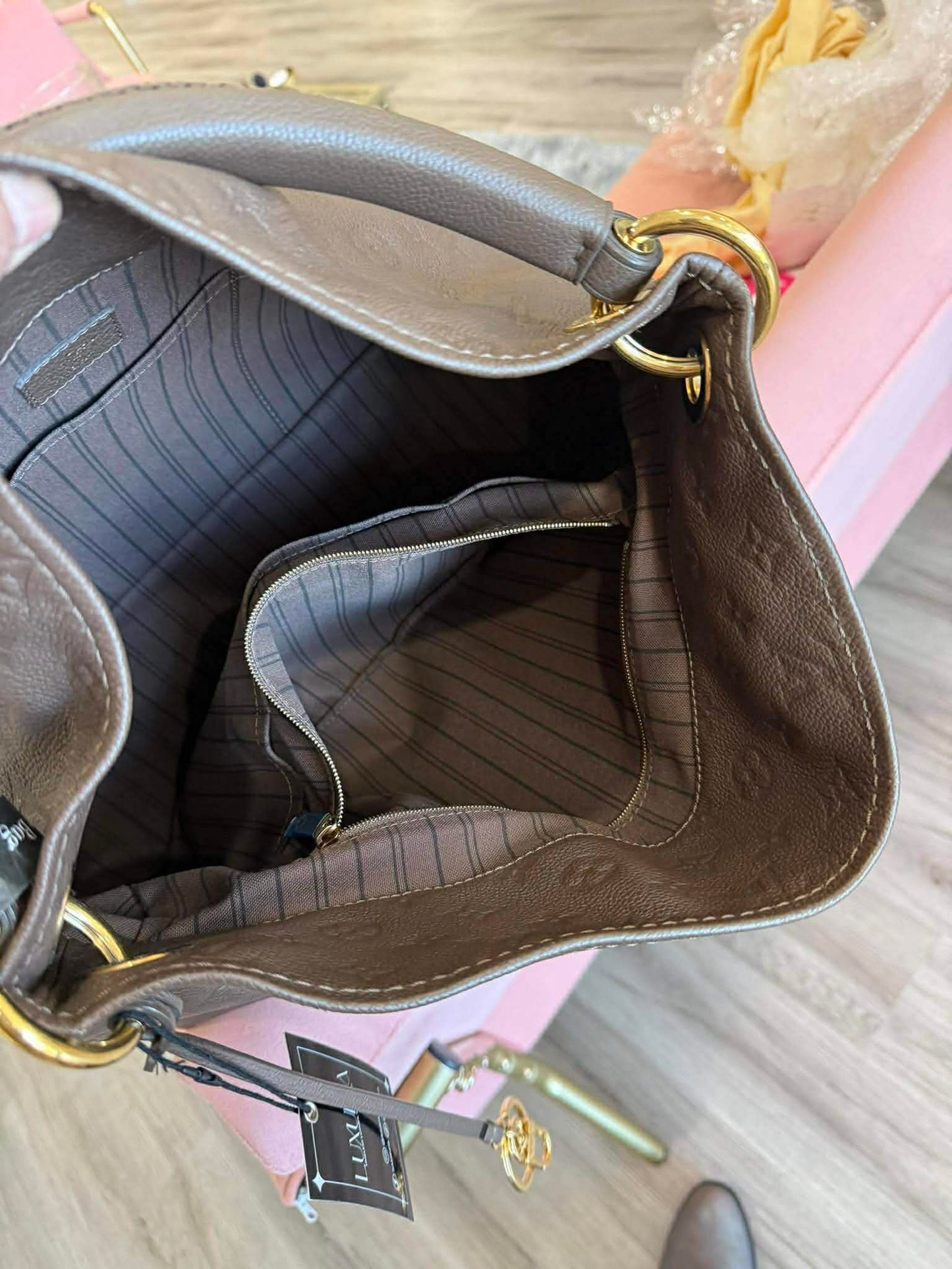 Louis Vuitton Artsy MM