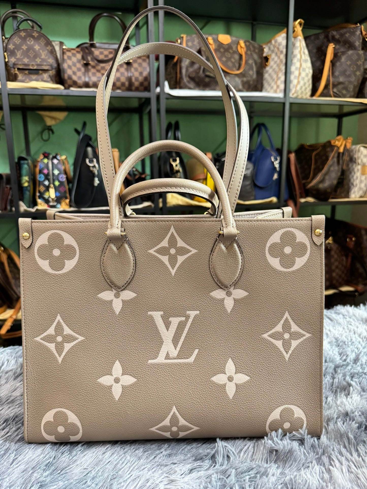 Louis Vuitton OnTheGo MM in Bicolor Monogram Empreinte Leather (Tourterelle/Cream)