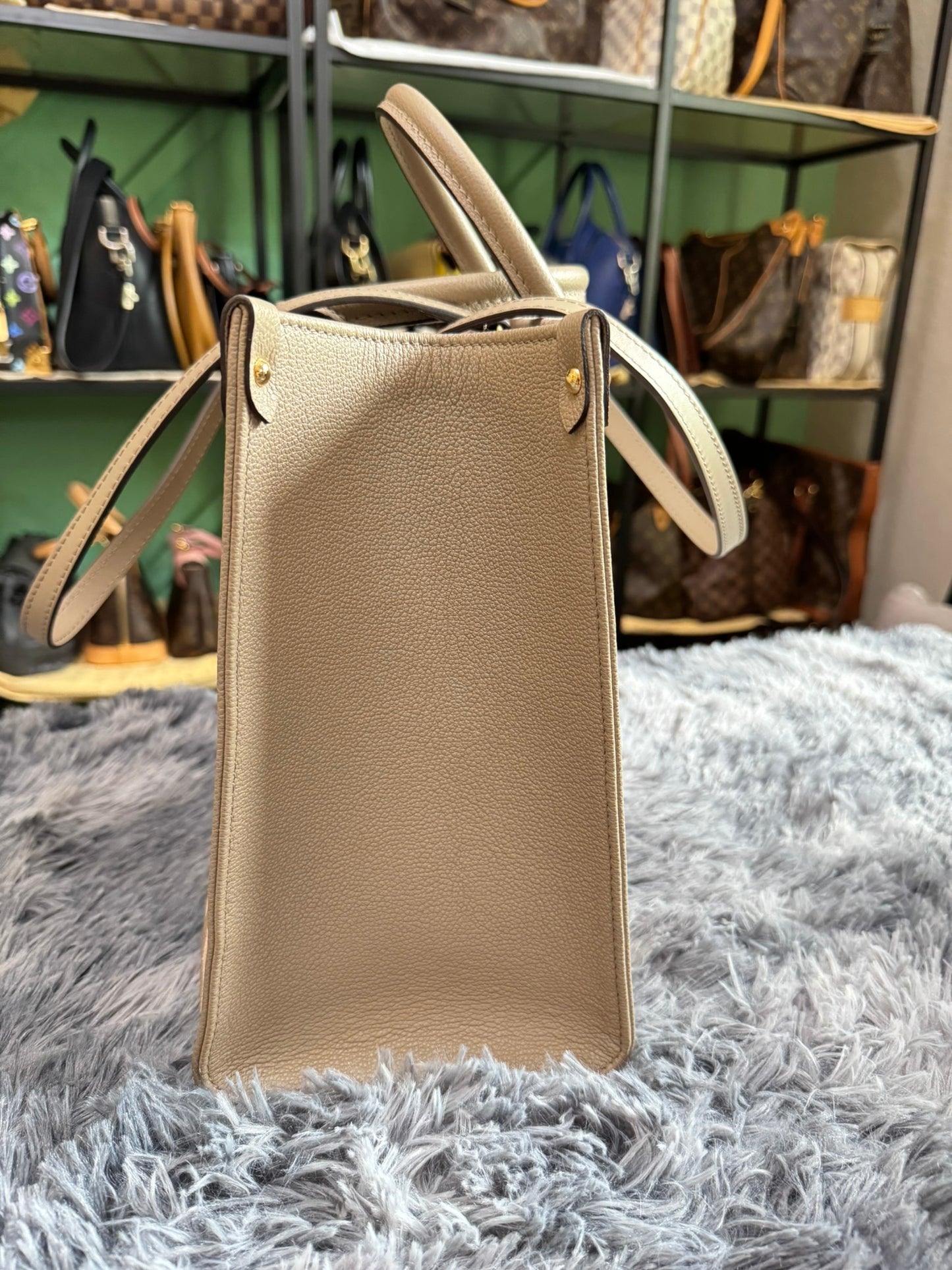 Louis Vuitton OnTheGo MM in Bicolor Monogram Empreinte Leather (Tourterelle/Cream)