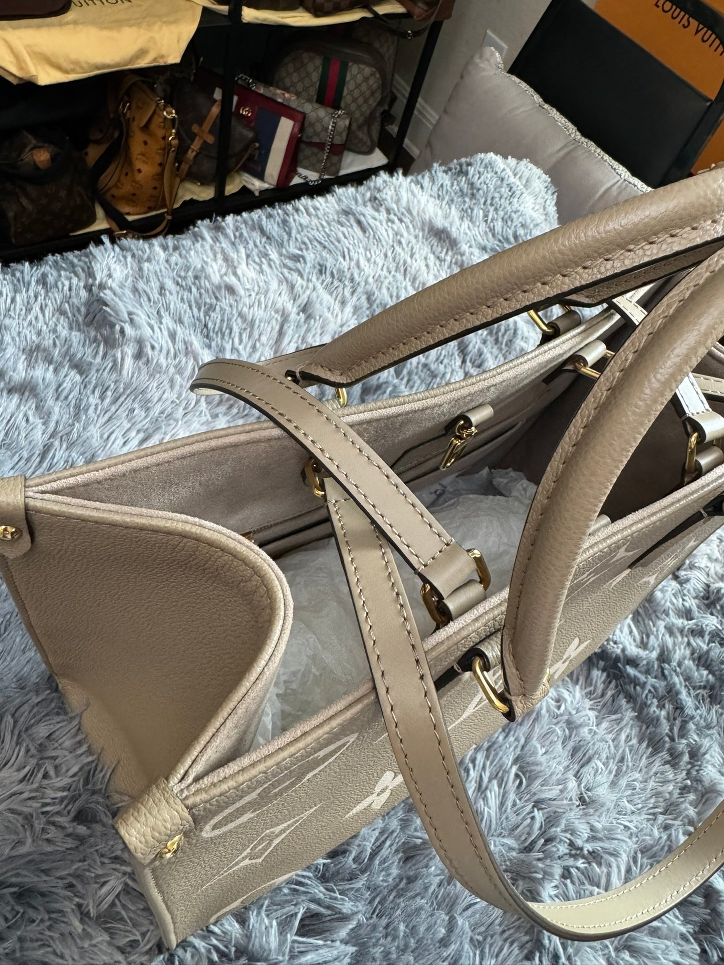 Louis Vuitton OnTheGo MM in Bicolor Monogram Empreinte Leather (Tourterelle/Cream)