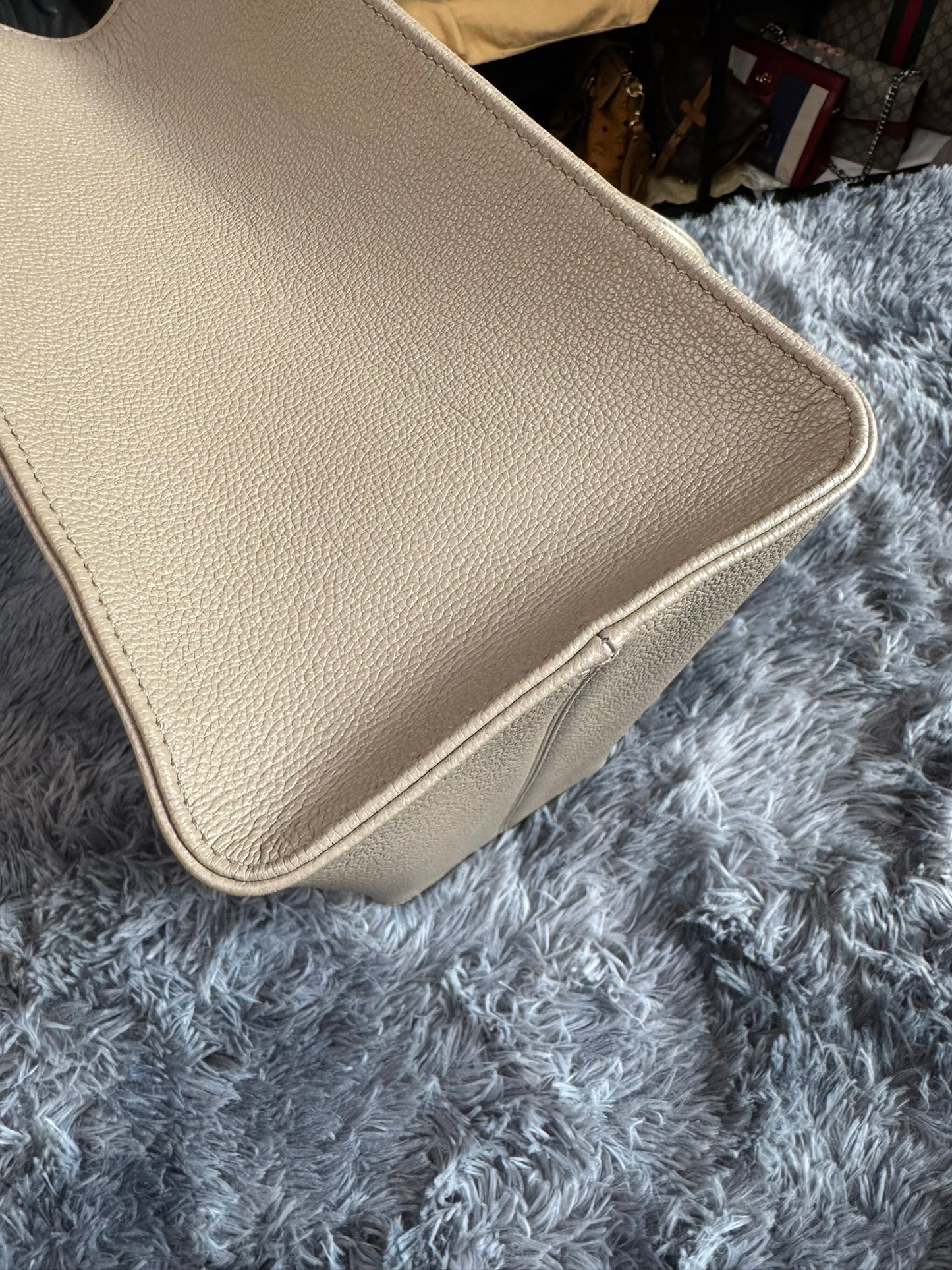 Louis Vuitton OnTheGo MM in Bicolor Monogram Empreinte Leather (Tourterelle/Cream)