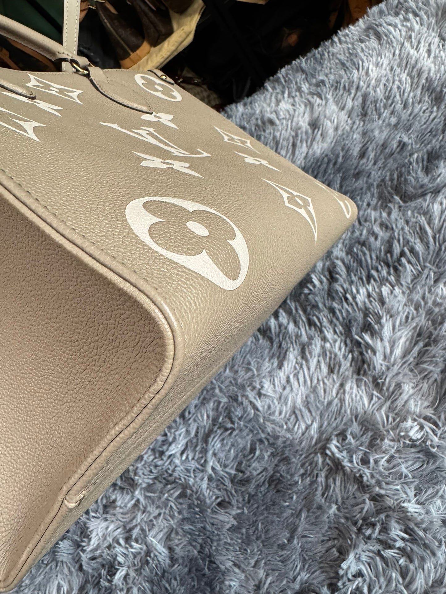 Louis Vuitton OnTheGo MM in Bicolor Monogram Empreinte Leather (Tourterelle/Cream)