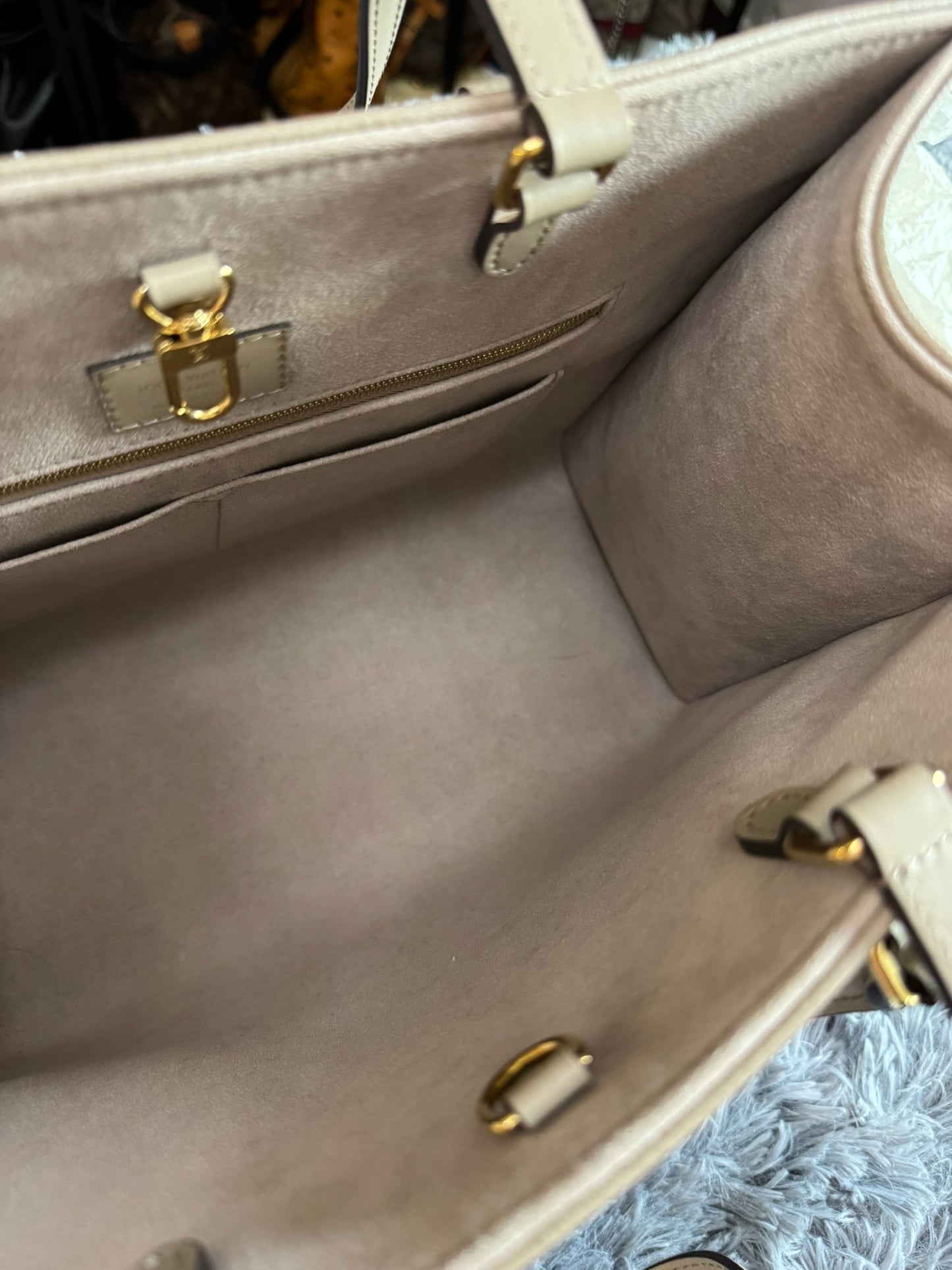 Louis Vuitton OnTheGo MM in Bicolor Monogram Empreinte Leather (Tourterelle/Cream)