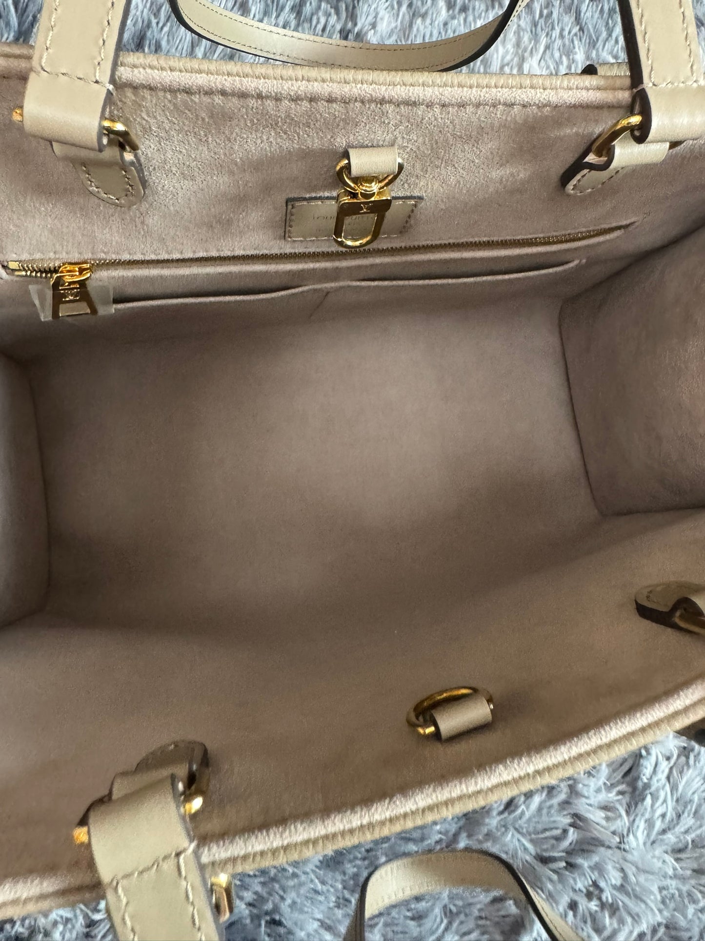 Louis Vuitton OnTheGo MM in Bicolor Monogram Empreinte Leather (Tourterelle/Cream)