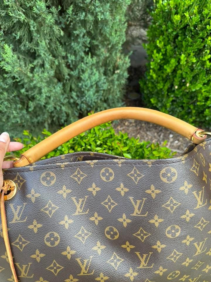 Louis Vuitton Artsy MM