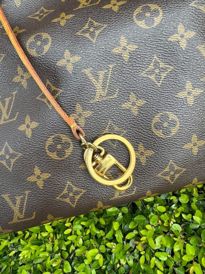 Louis Vuitton Artsy MM