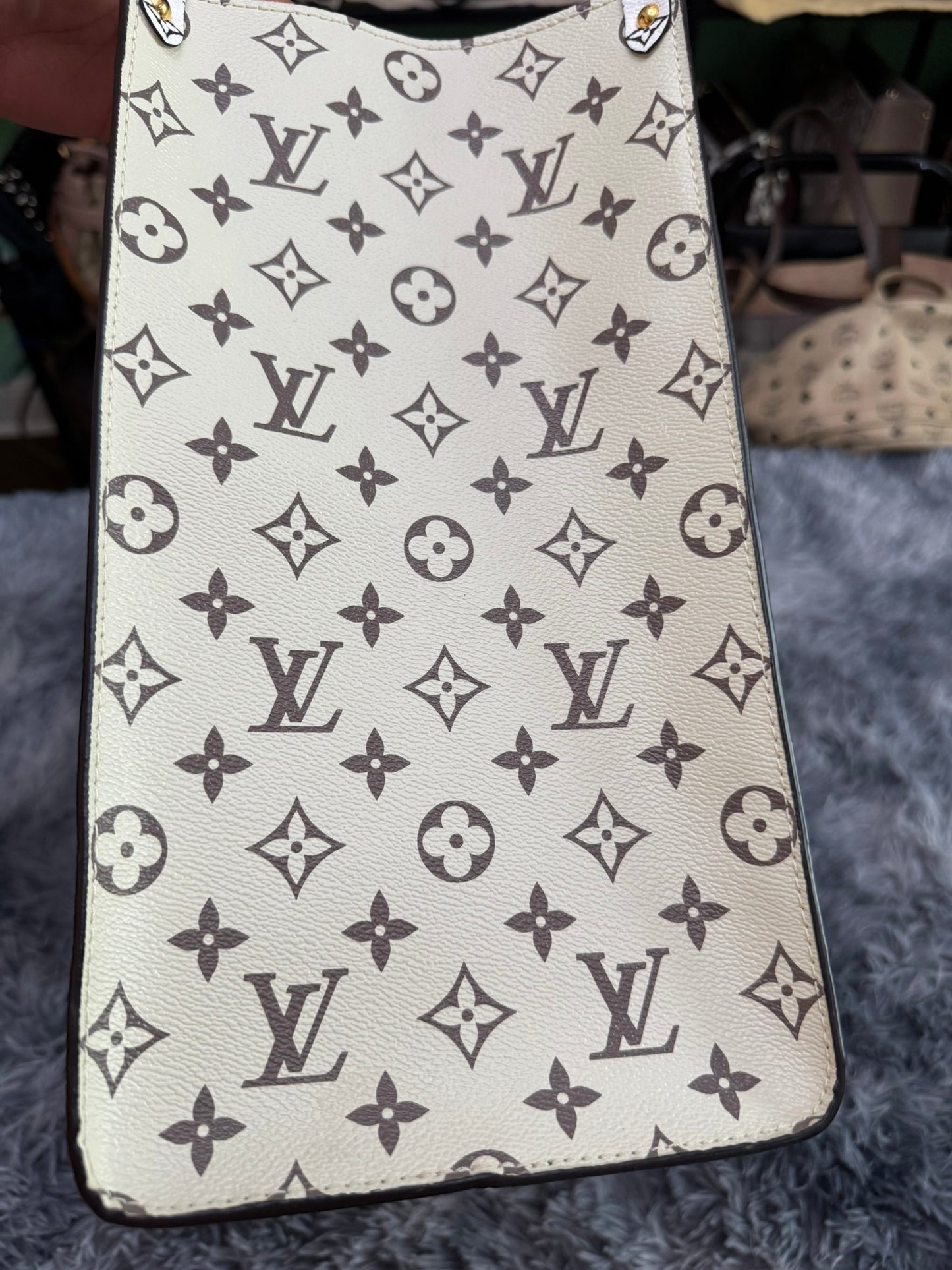 Louis Vuitton OnTheGo GM in Khaki Monogram Giant Canvas
