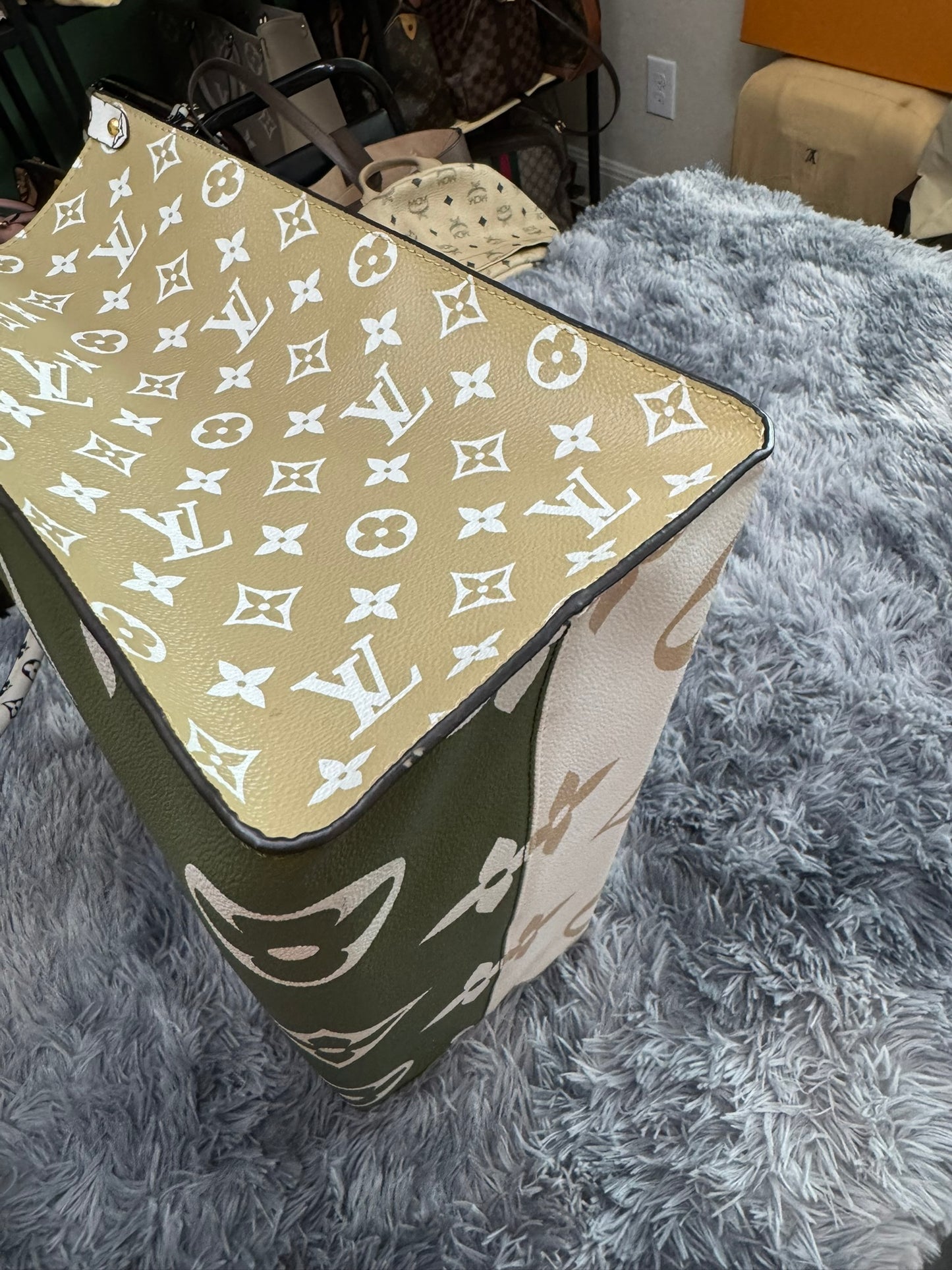 Louis Vuitton OnTheGo GM in Khaki Monogram Giant Canvas