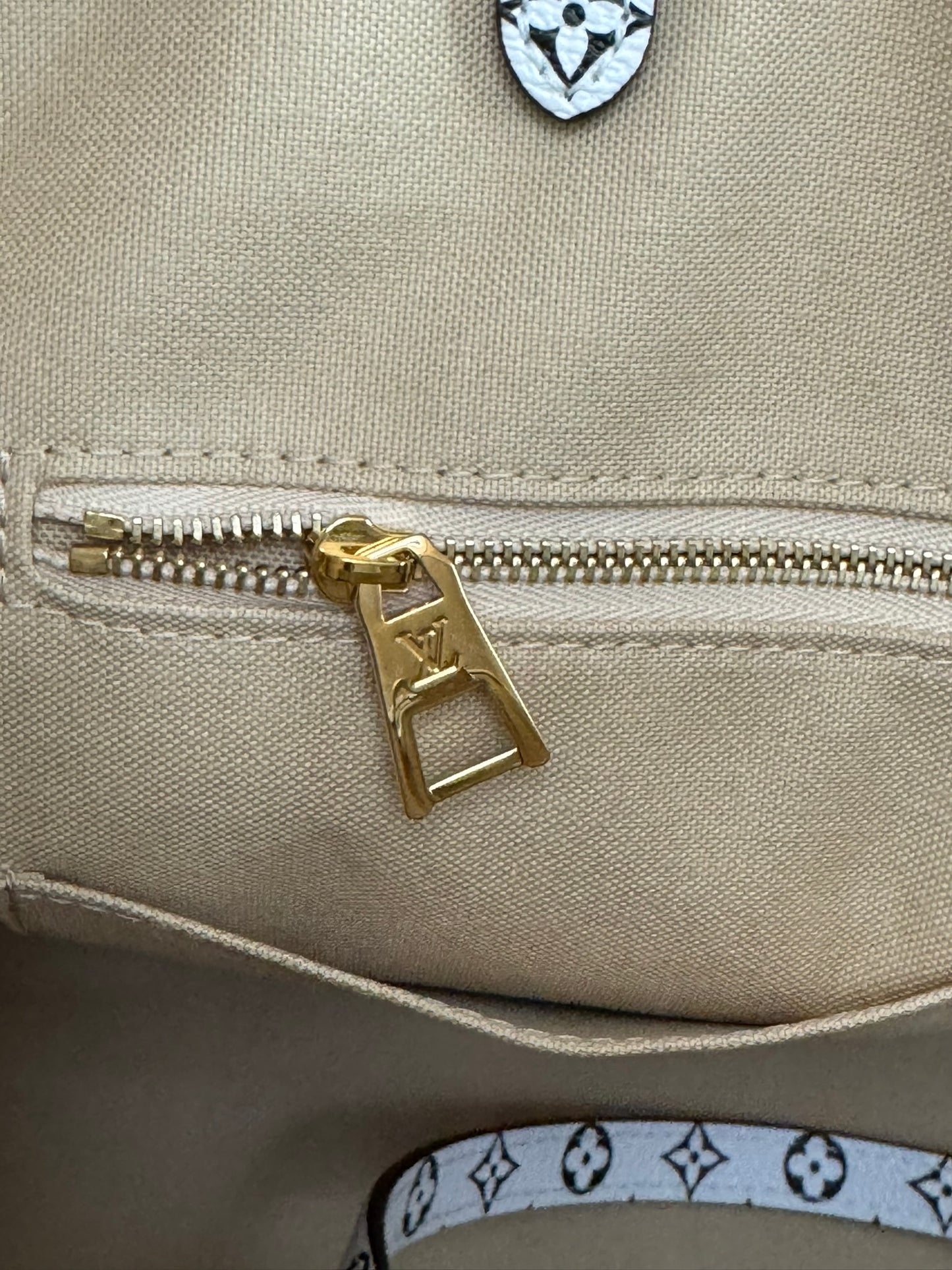 Louis Vuitton OnTheGo GM in Khaki Monogram Giant Canvas