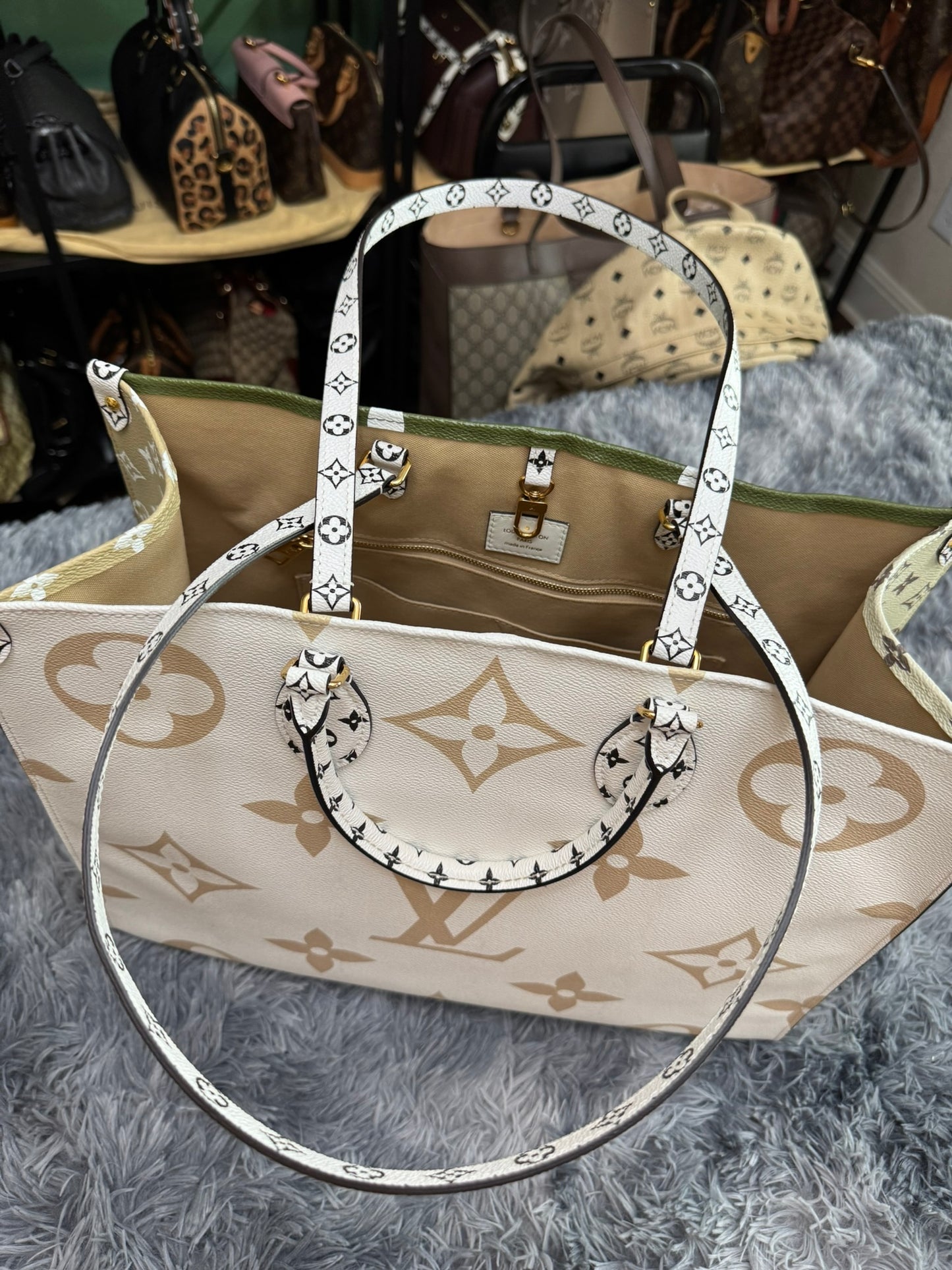 Louis Vuitton OnTheGo GM in Khaki Monogram Giant Canvas