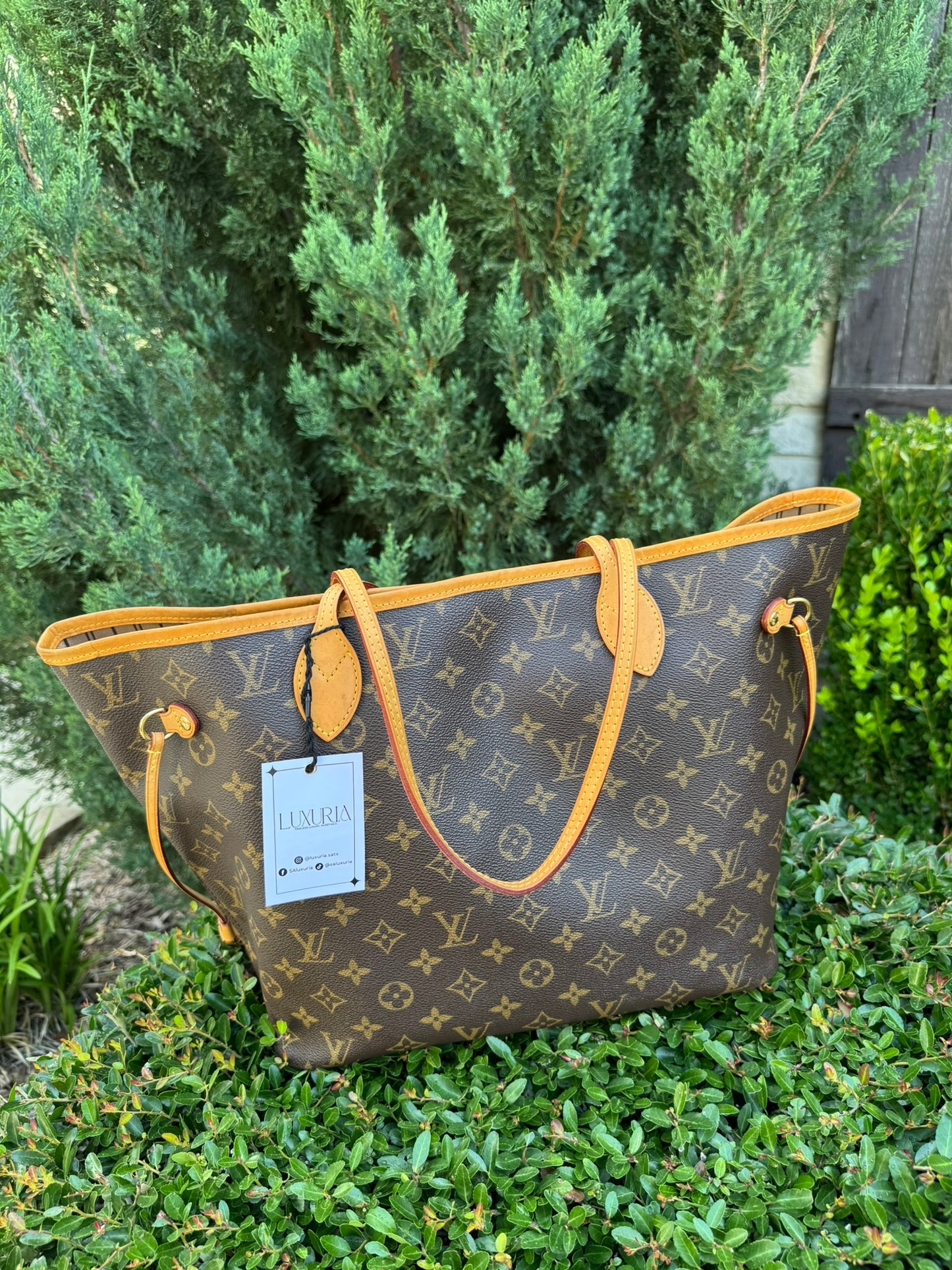 Louis Vuitton Neverfull MM in Monogram Canvas with Wristlet