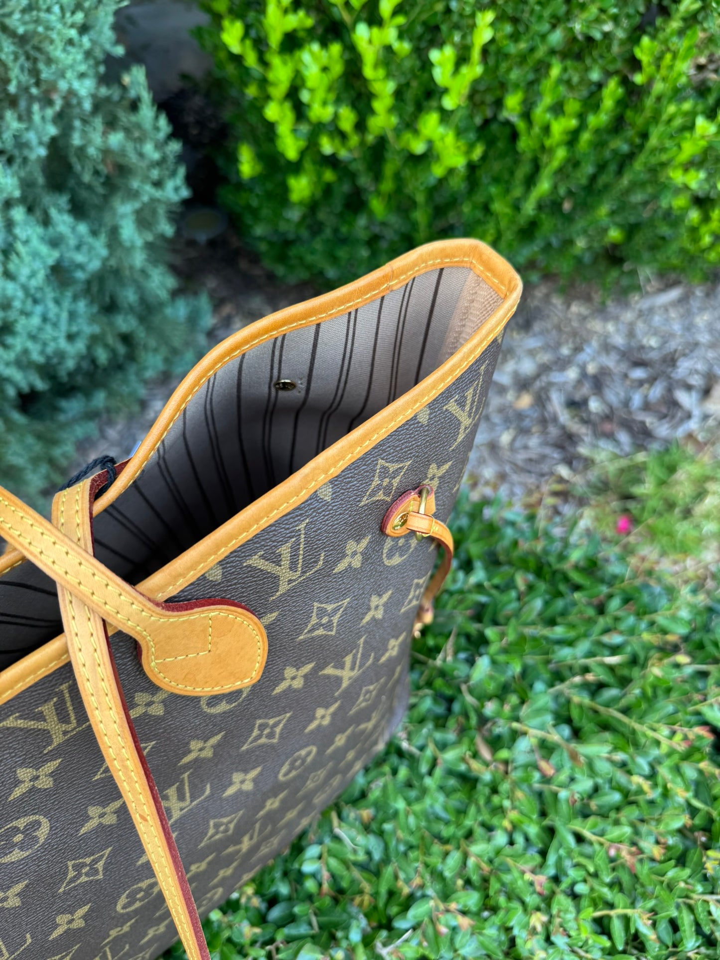 Louis Vuitton Neverfull MM in Monogram Canvas with Wristlet