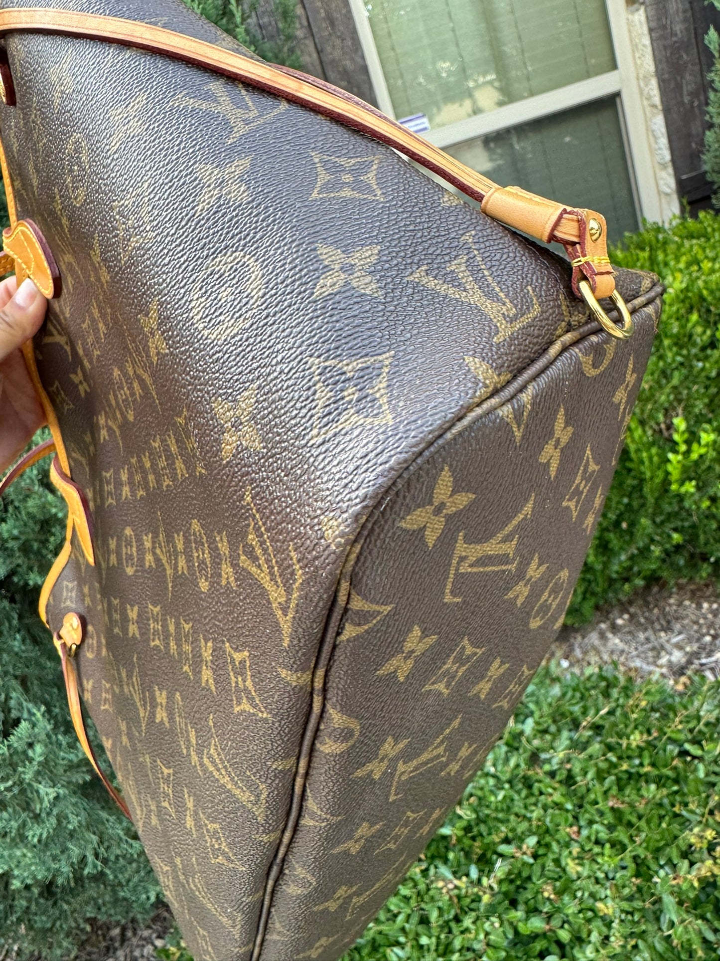 Louis Vuitton Neverfull MM in Monogram Canvas with Wristlet