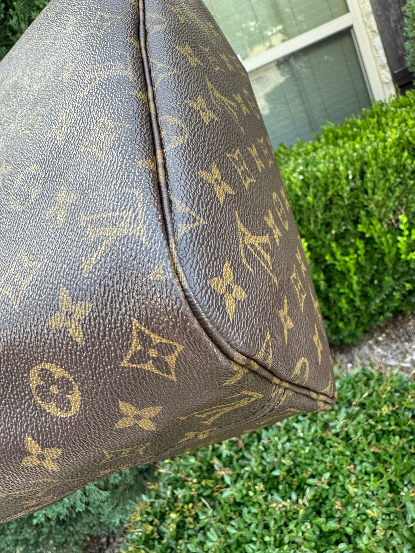 Louis Vuitton Neverfull MM in Monogram Canvas with Wristlet