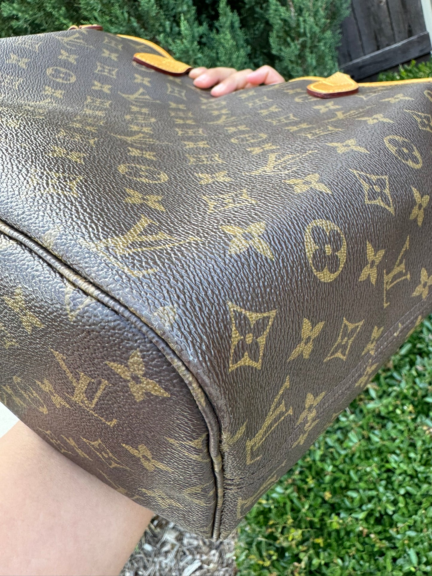 Louis Vuitton Neverfull MM in Monogram Canvas with Wristlet