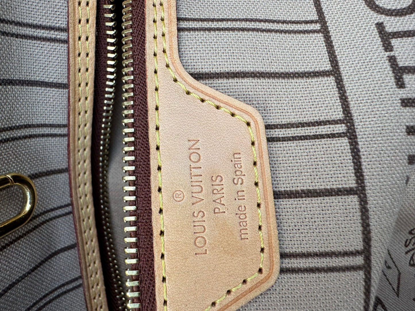 Louis Vuitton Neverfull MM in Monogram Canvas with Wristlet