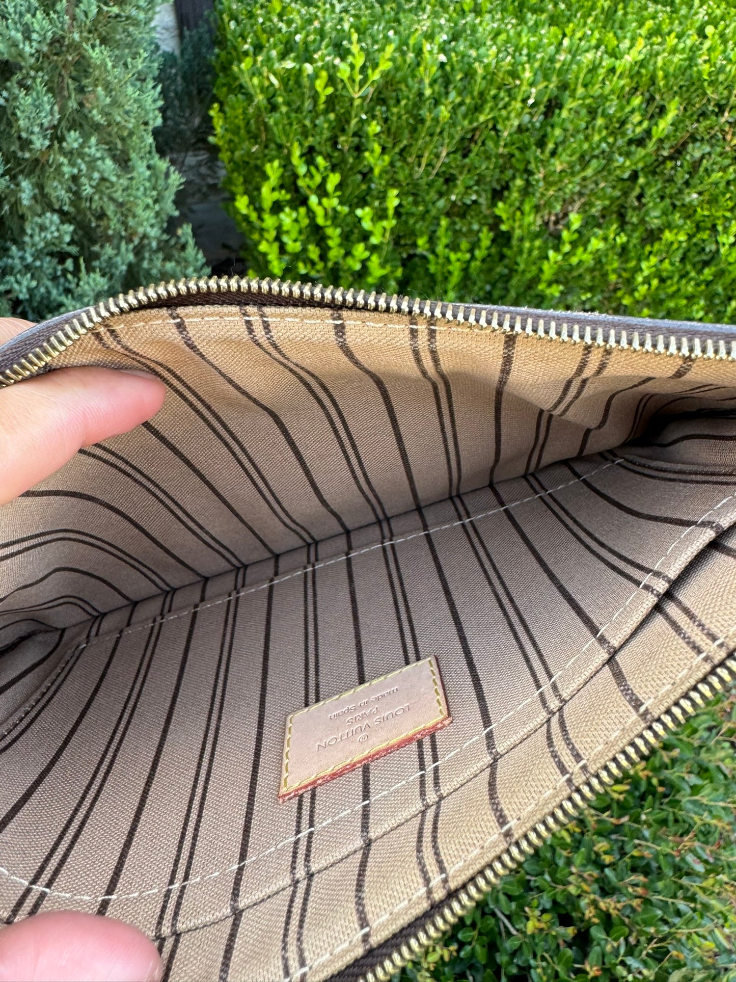 Louis Vuitton Neverfull MM in Monogram Canvas with Wristlet