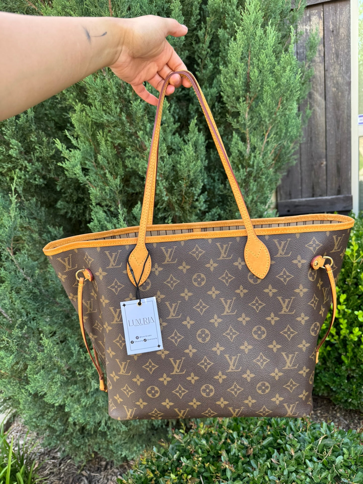 Louis Vuitton Neverfull MM in Monogram Canvas with Wristlet