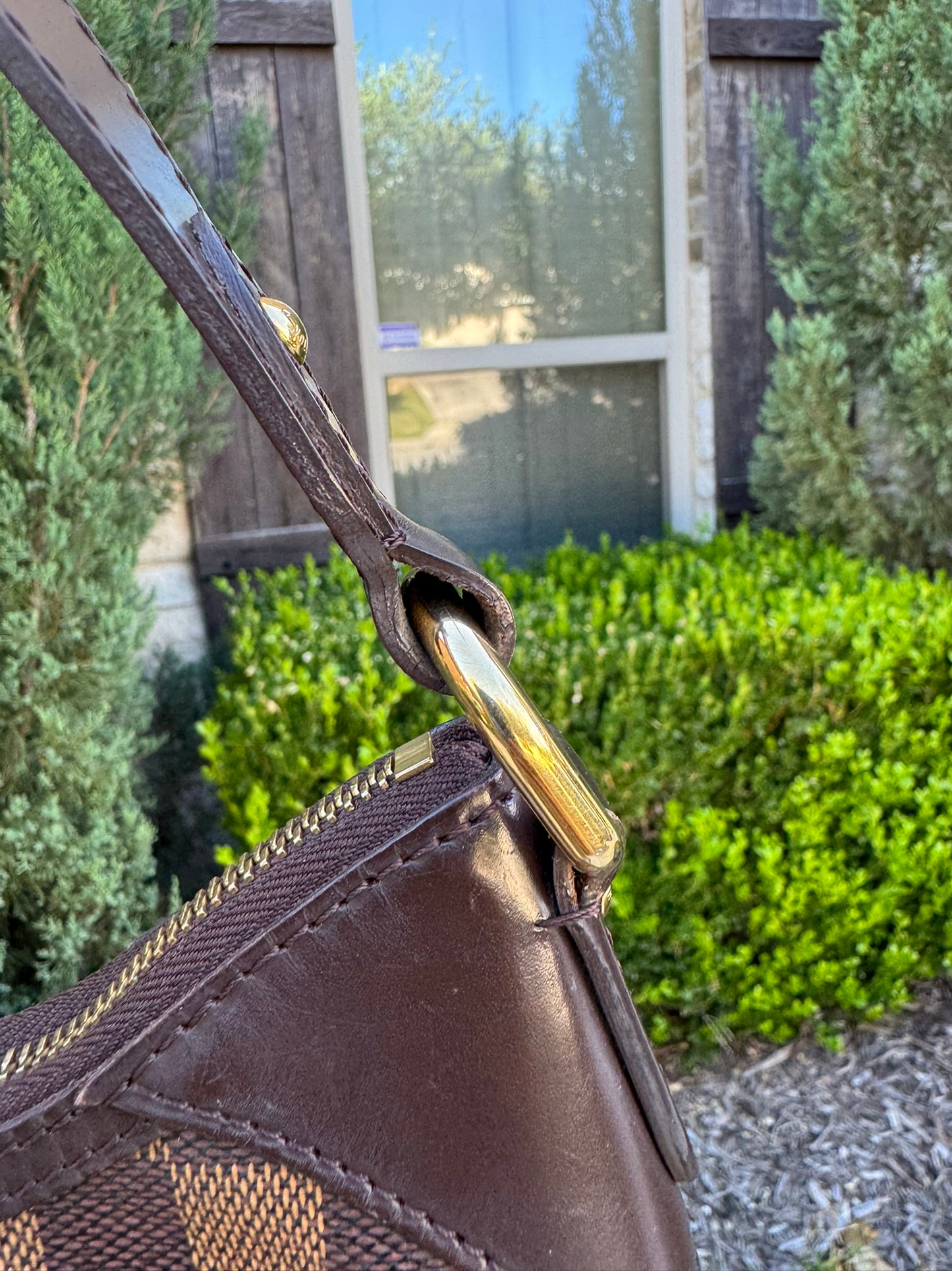 Louis Vuitton Thames PM in Damier Ebene Canvas