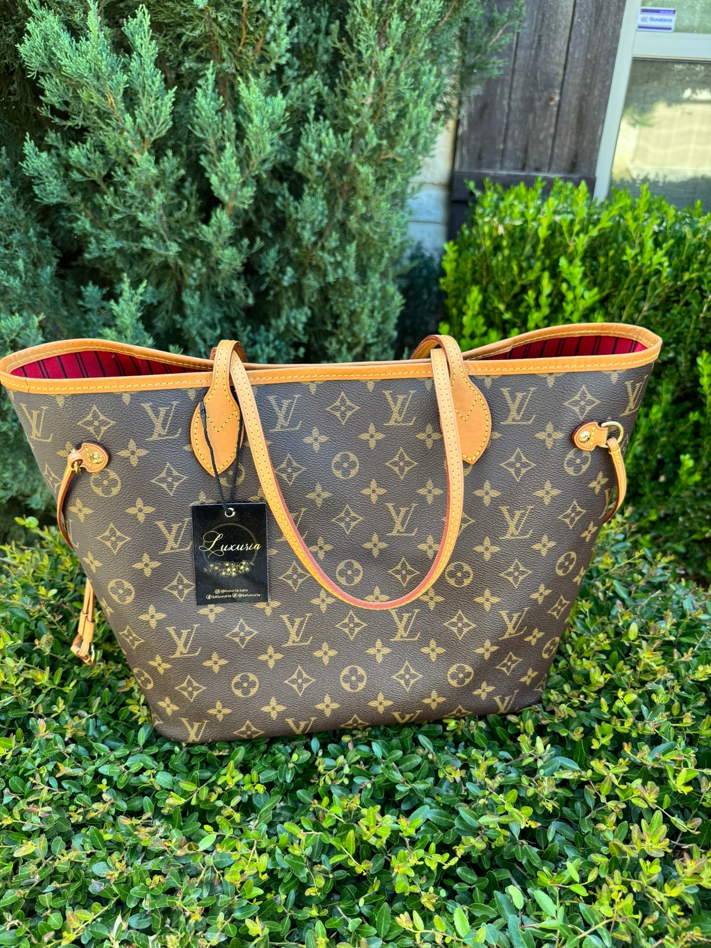 Louis Vuitton Neverfull MM in Monogram Canvas with Cerise Interior