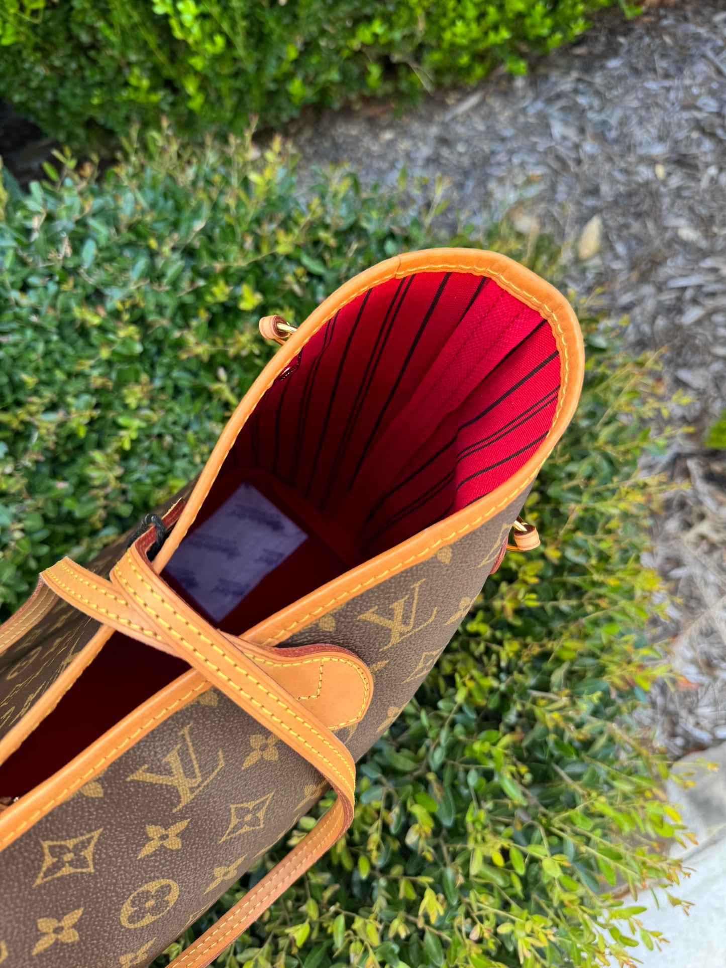 Louis Vuitton Neverfull MM in Monogram Canvas with Cerise Interior