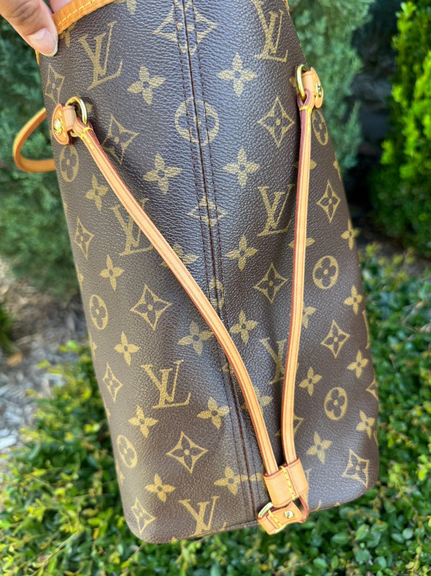 Louis Vuitton Neverfull MM in Monogram Canvas with Cerise Interior