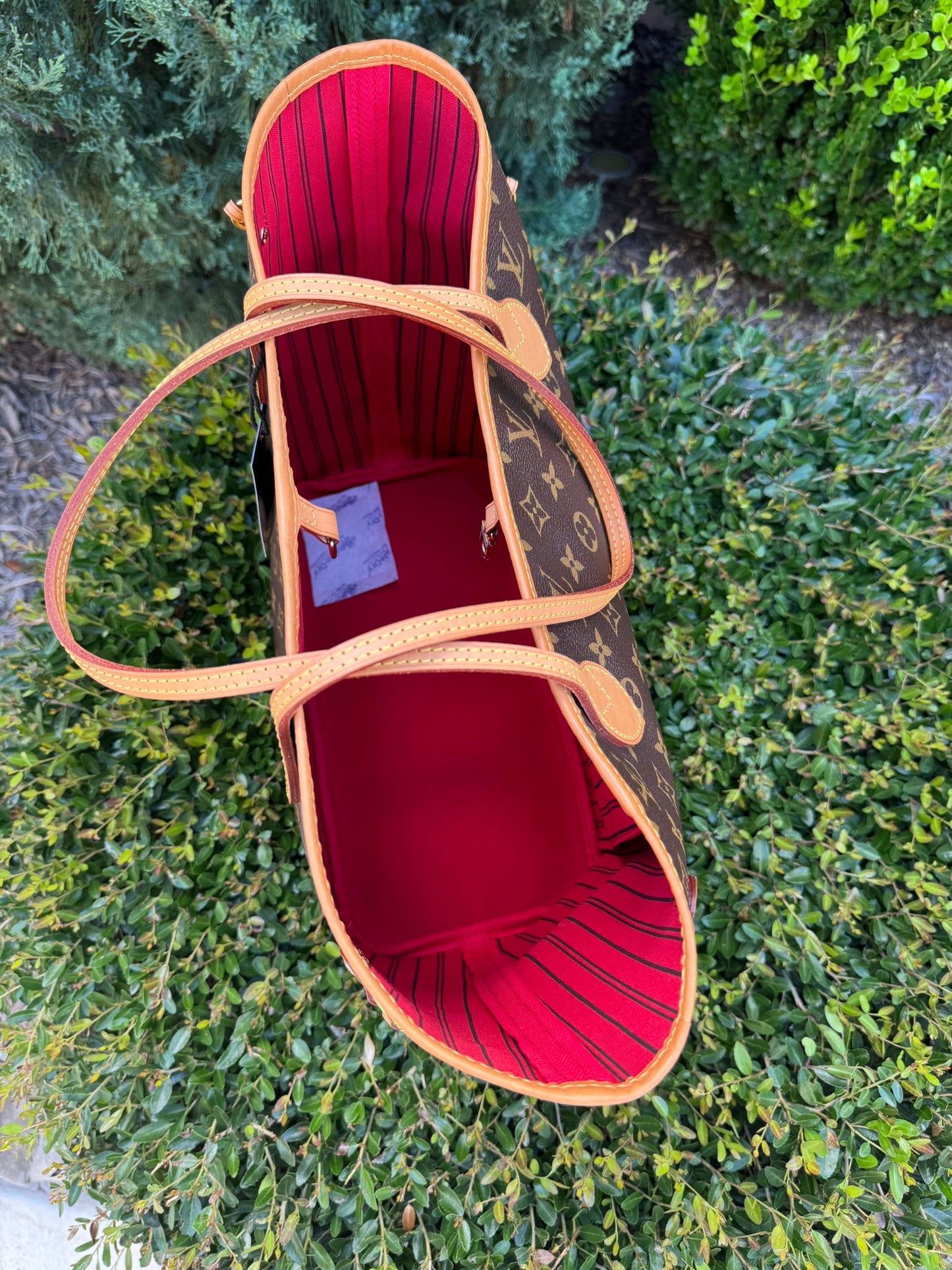 Louis Vuitton Neverfull MM in Monogram Canvas with Cerise Interior