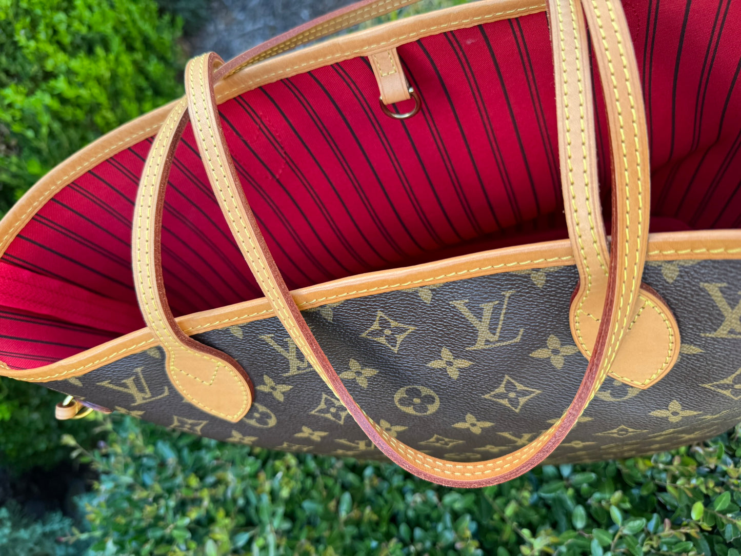 Louis Vuitton Neverfull MM in Monogram Canvas with Cerise Interior
