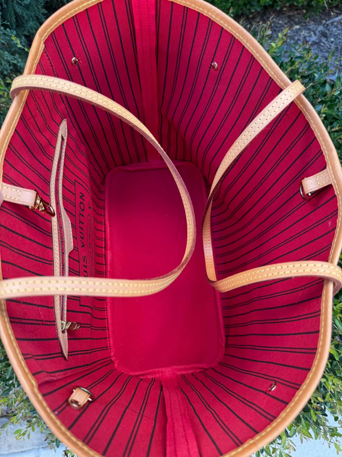 Louis Vuitton Neverfull MM in Monogram Canvas with Cerise Interior