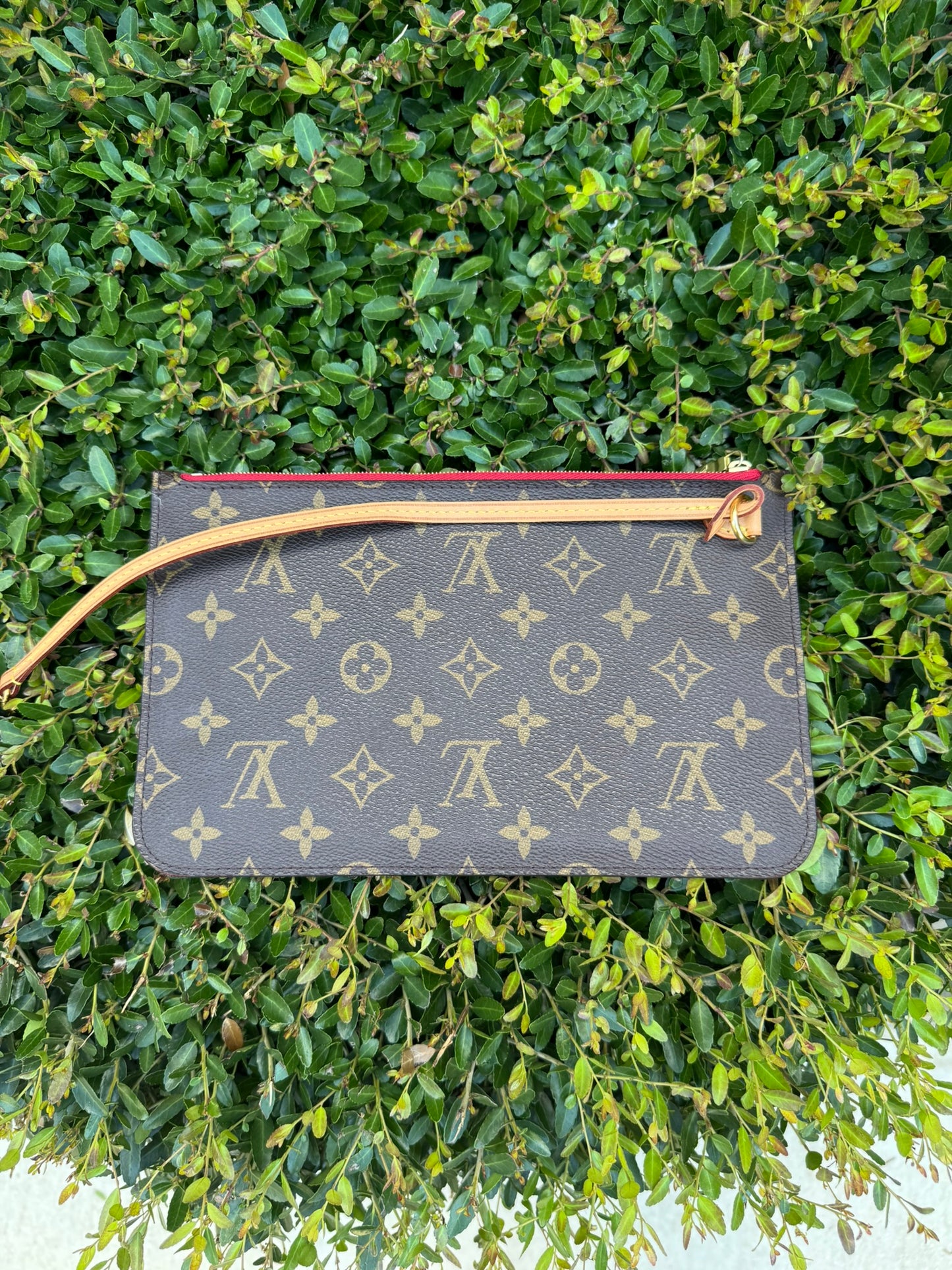 Louis Vuitton Neverfull MM in Monogram Canvas with Cerise Interior