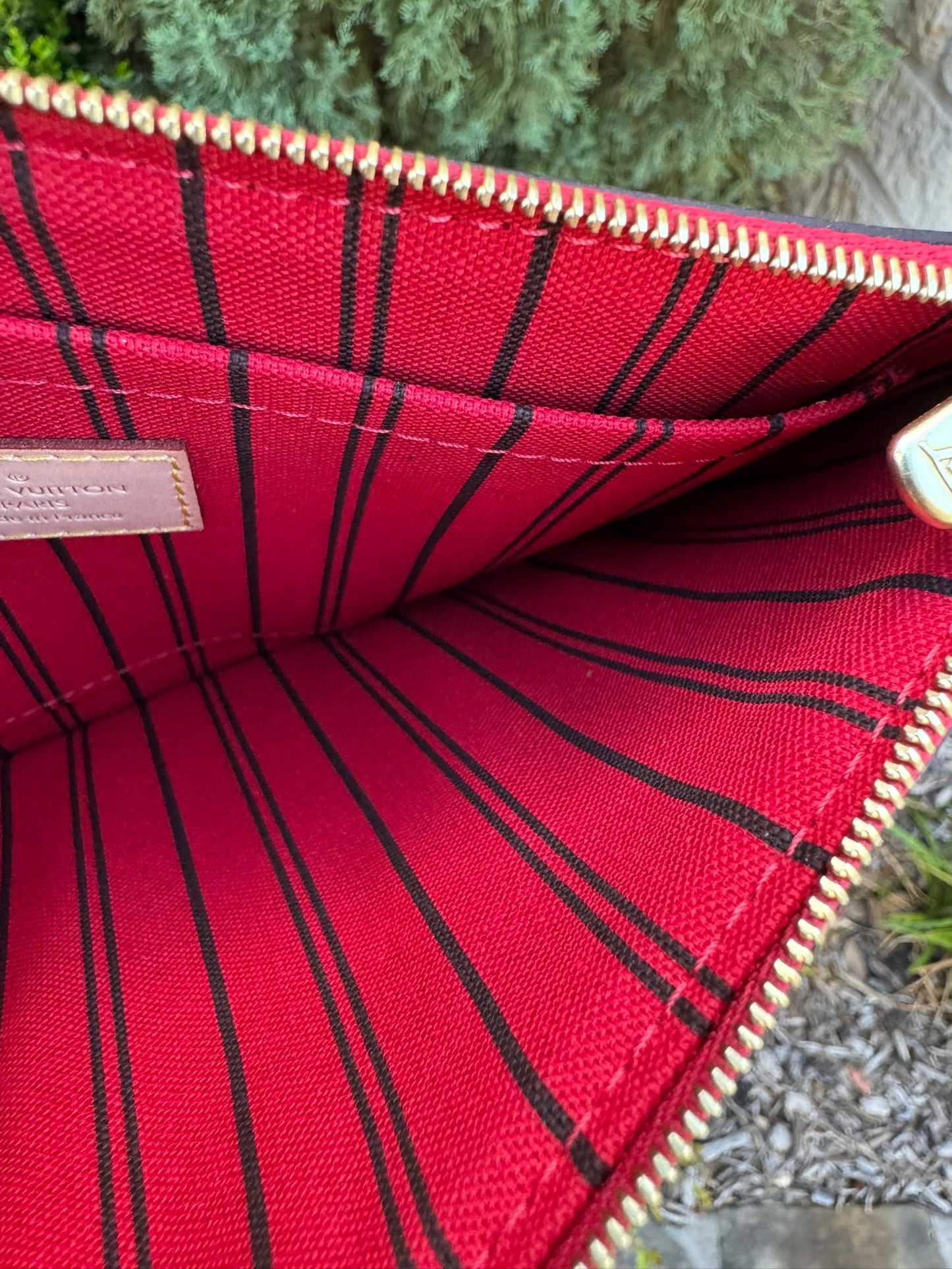 Louis Vuitton Neverfull MM in Monogram Canvas with Cerise Interior