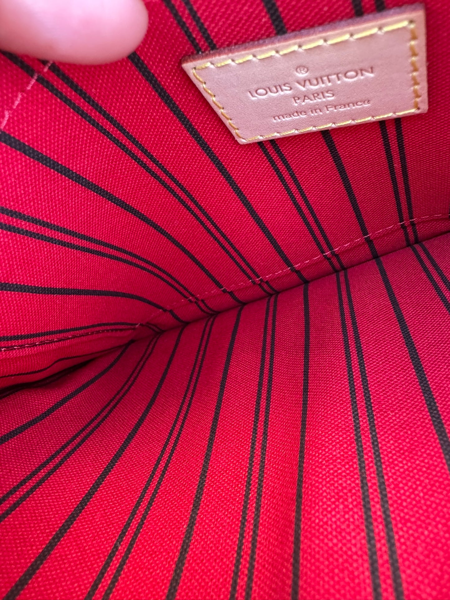 Louis Vuitton Neverfull MM in Monogram Canvas with Cerise Interior