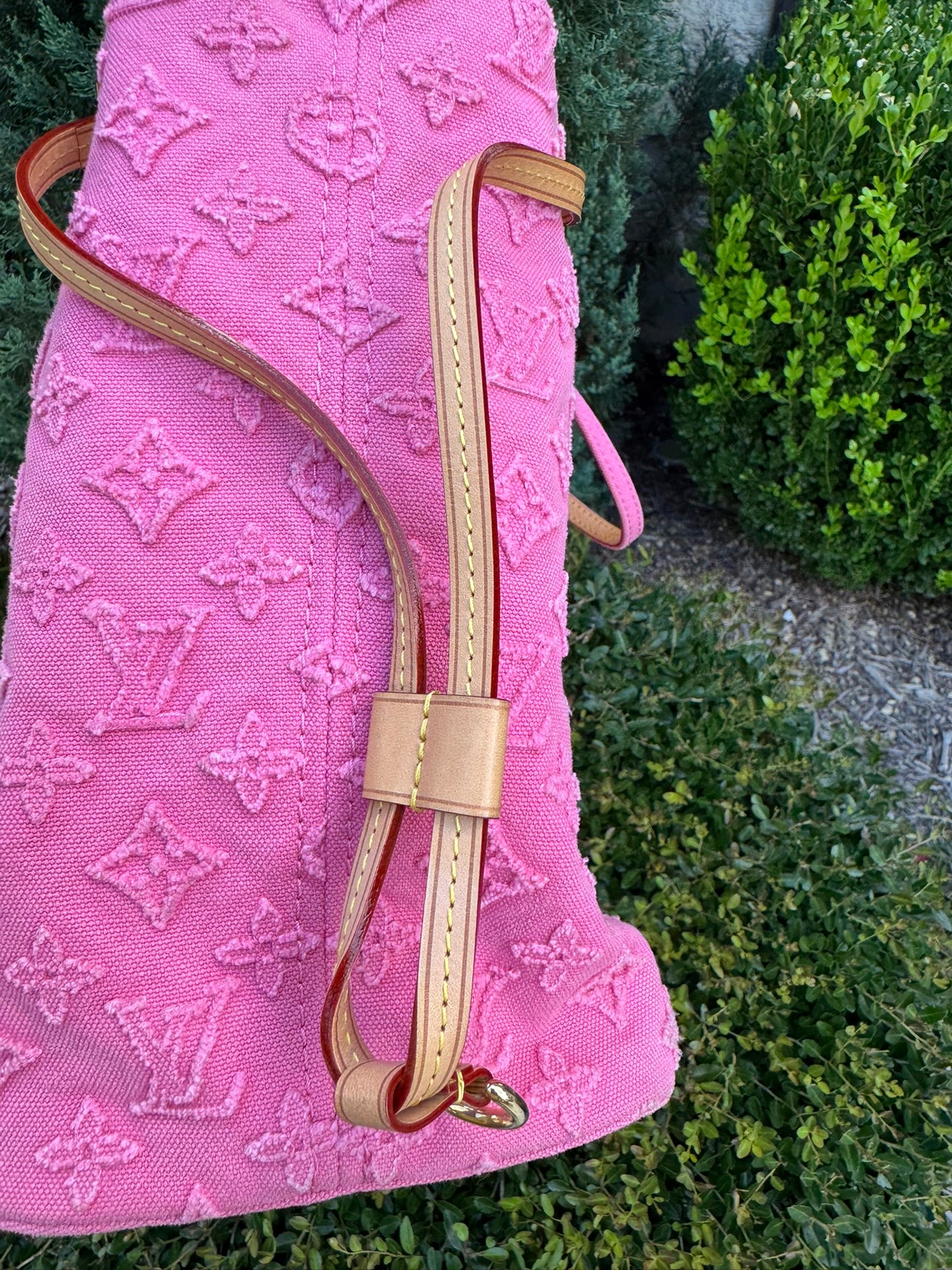 Louis Vuitton Neverfull MM in Pink Monogram Stone Washed Denim