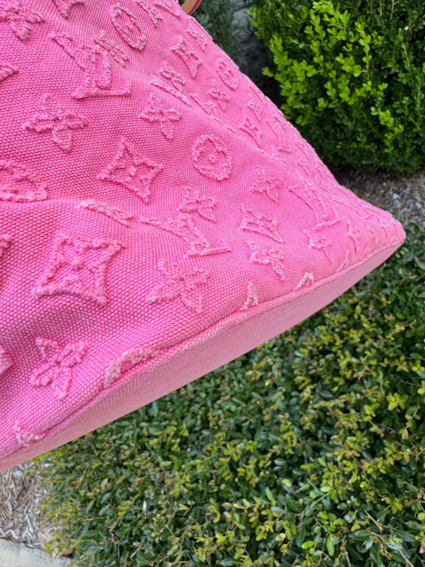 Louis Vuitton Neverfull MM in Pink Monogram Stone Washed Denim