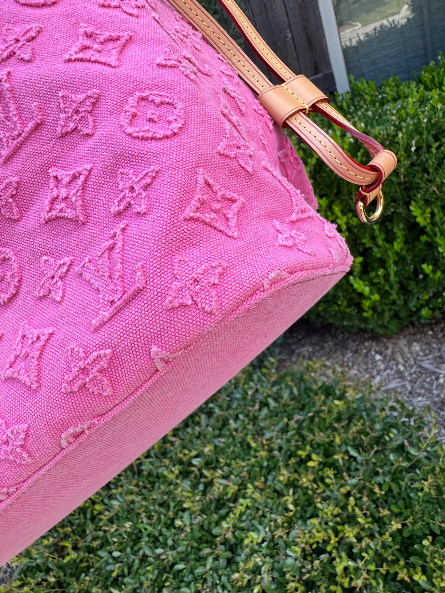 Louis Vuitton Neverfull MM in Pink Monogram Stone Washed Denim
