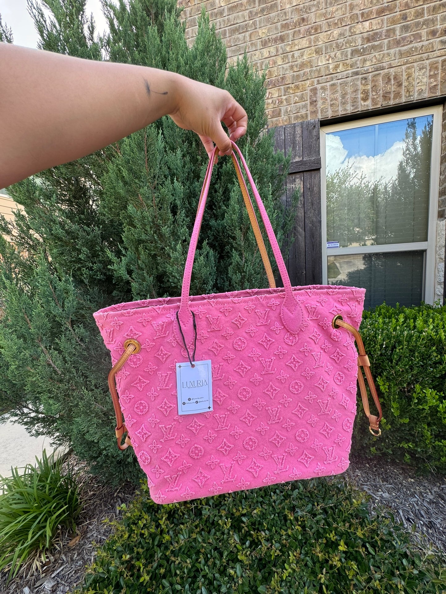 Louis Vuitton Neverfull MM in Pink Monogram Stone Washed Denim