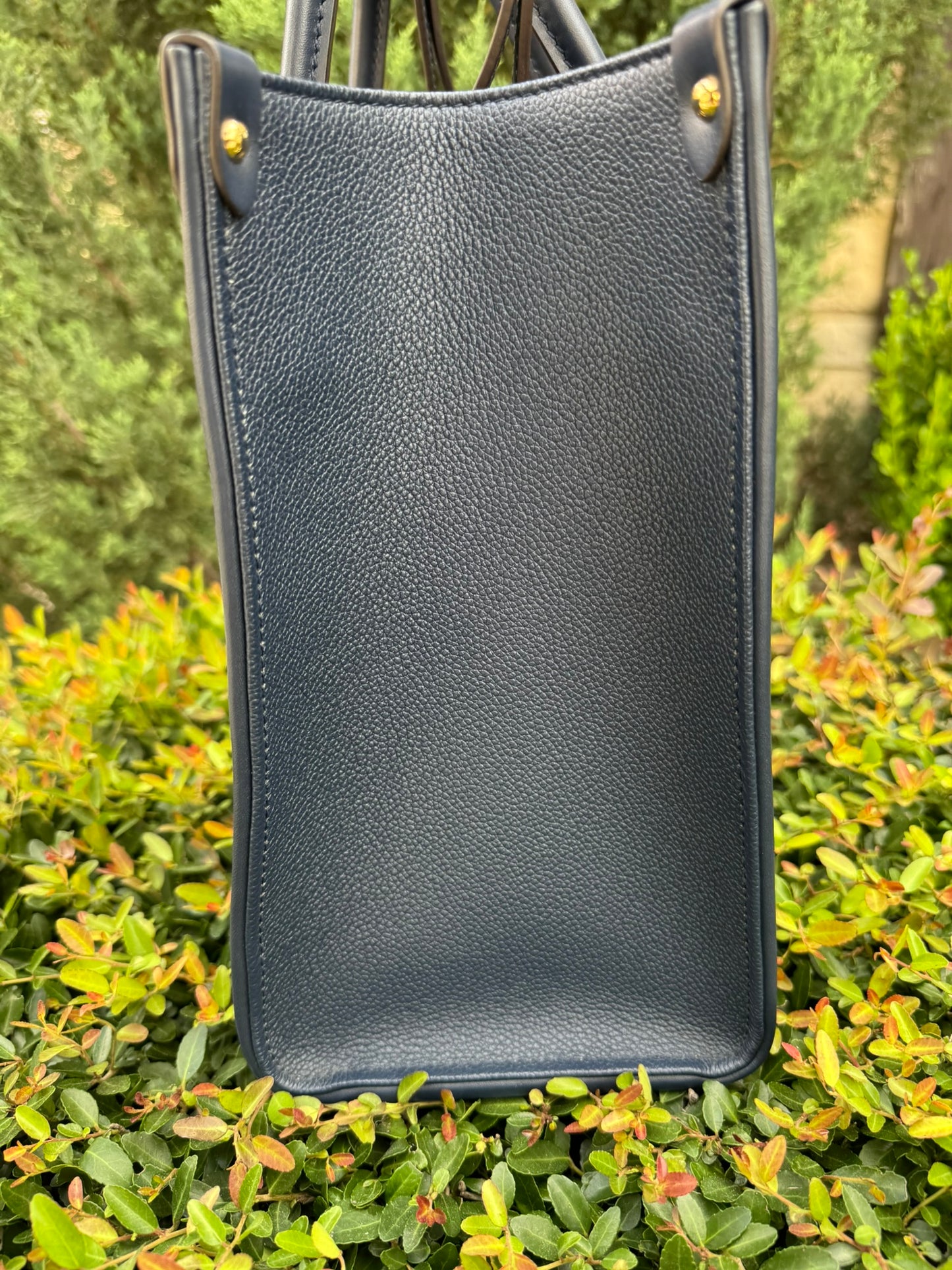 Louis Vuitton OnTheGo MM in Blue Raffia Canvas