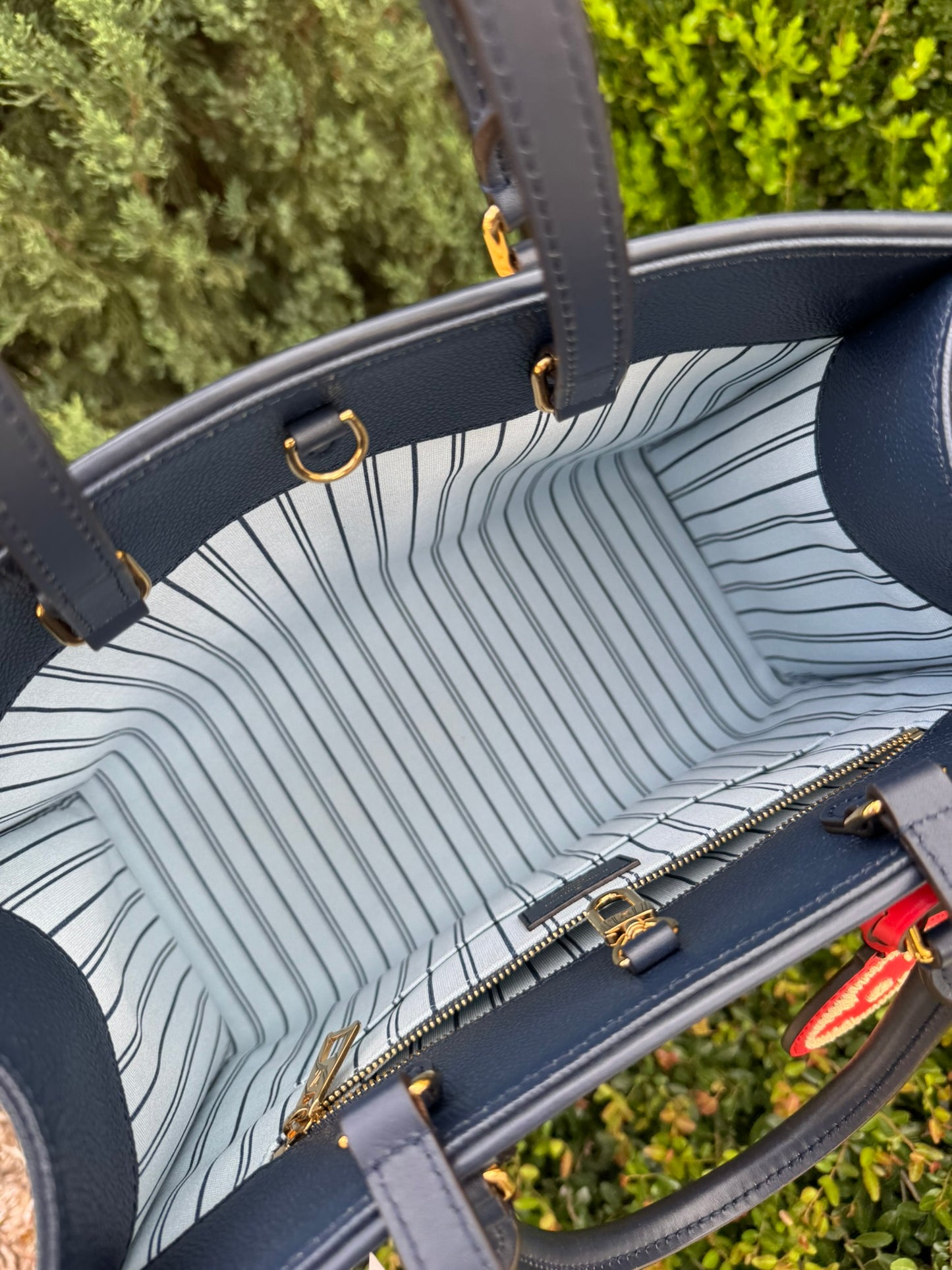 Louis Vuitton OnTheGo MM in Blue Raffia Canvas