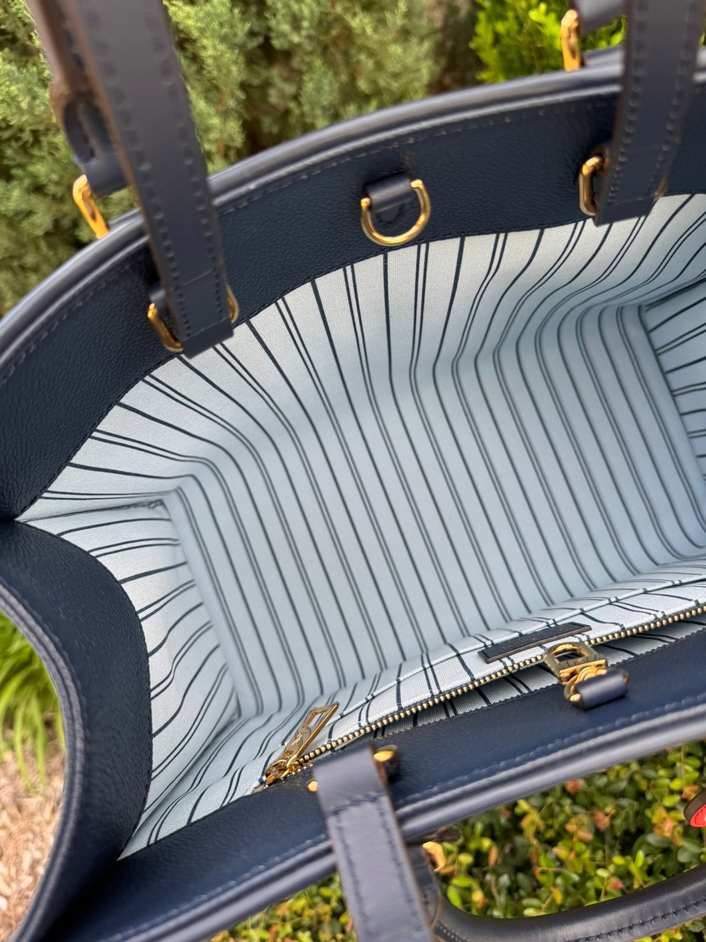 Louis Vuitton OnTheGo MM in Blue Raffia Canvas