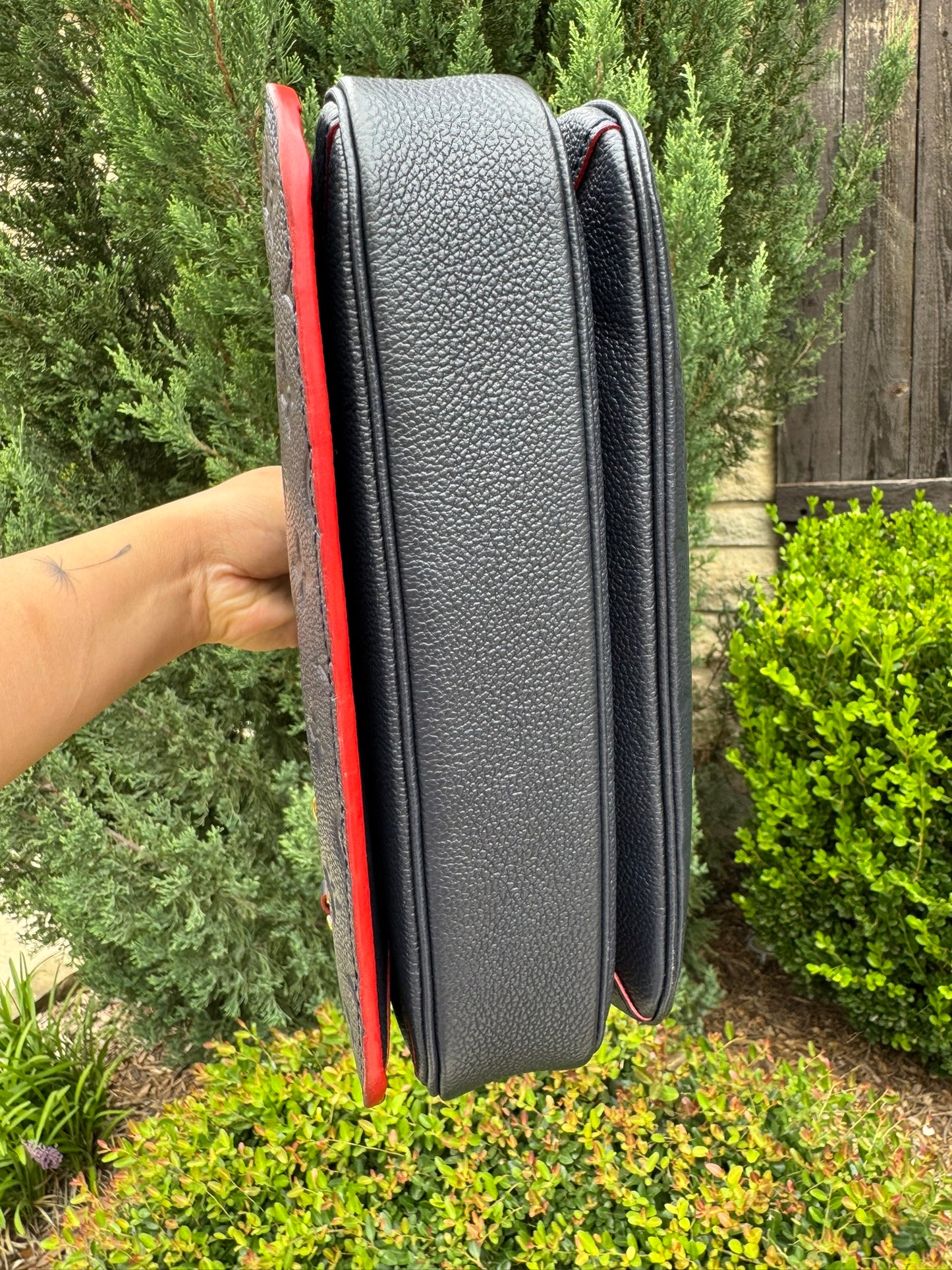 Louis Vuitton Pochette Métis in Marine Rouge Empreinte Leather