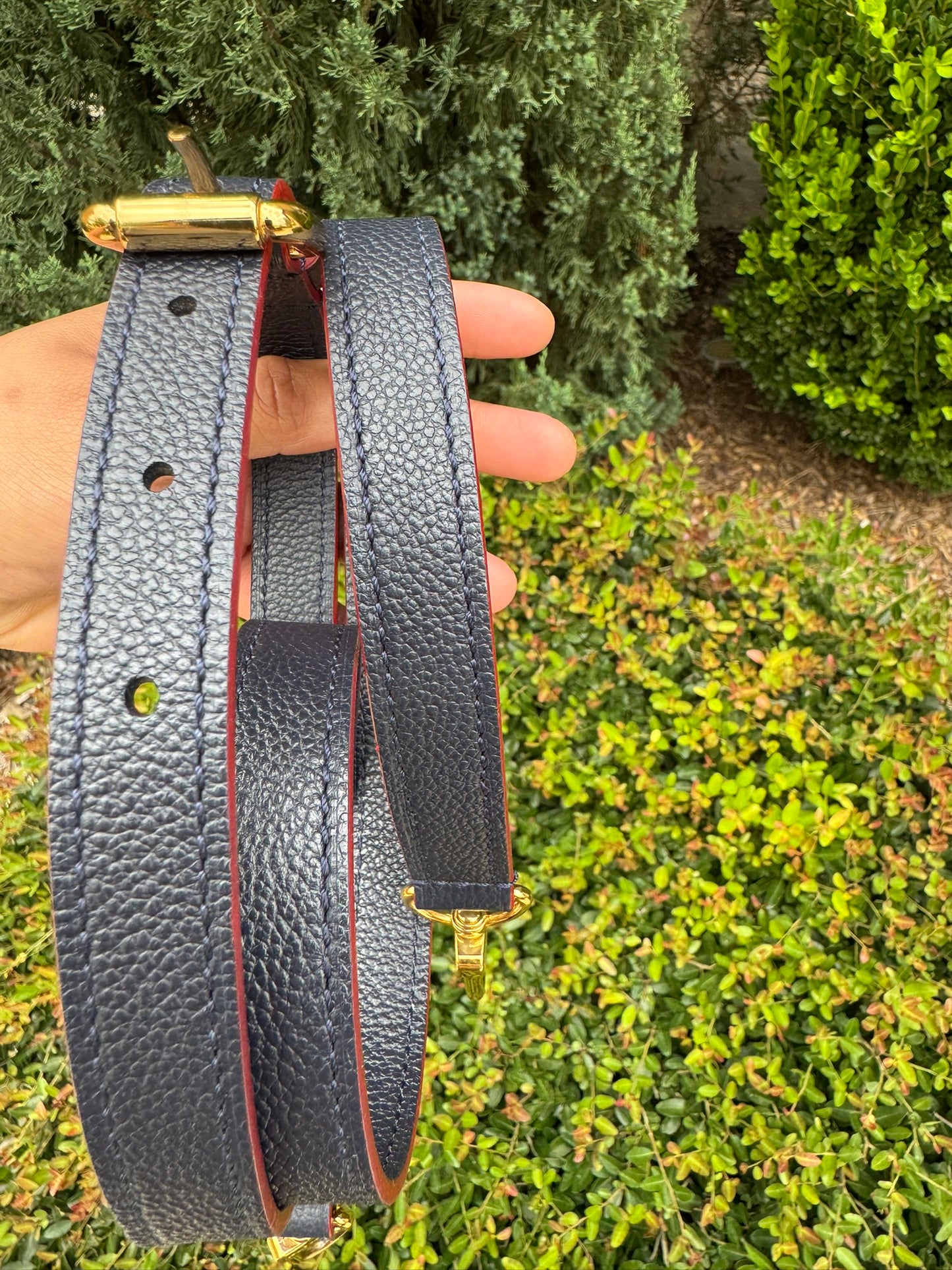 Louis Vuitton Pochette Métis in Marine Rouge Empreinte Leather