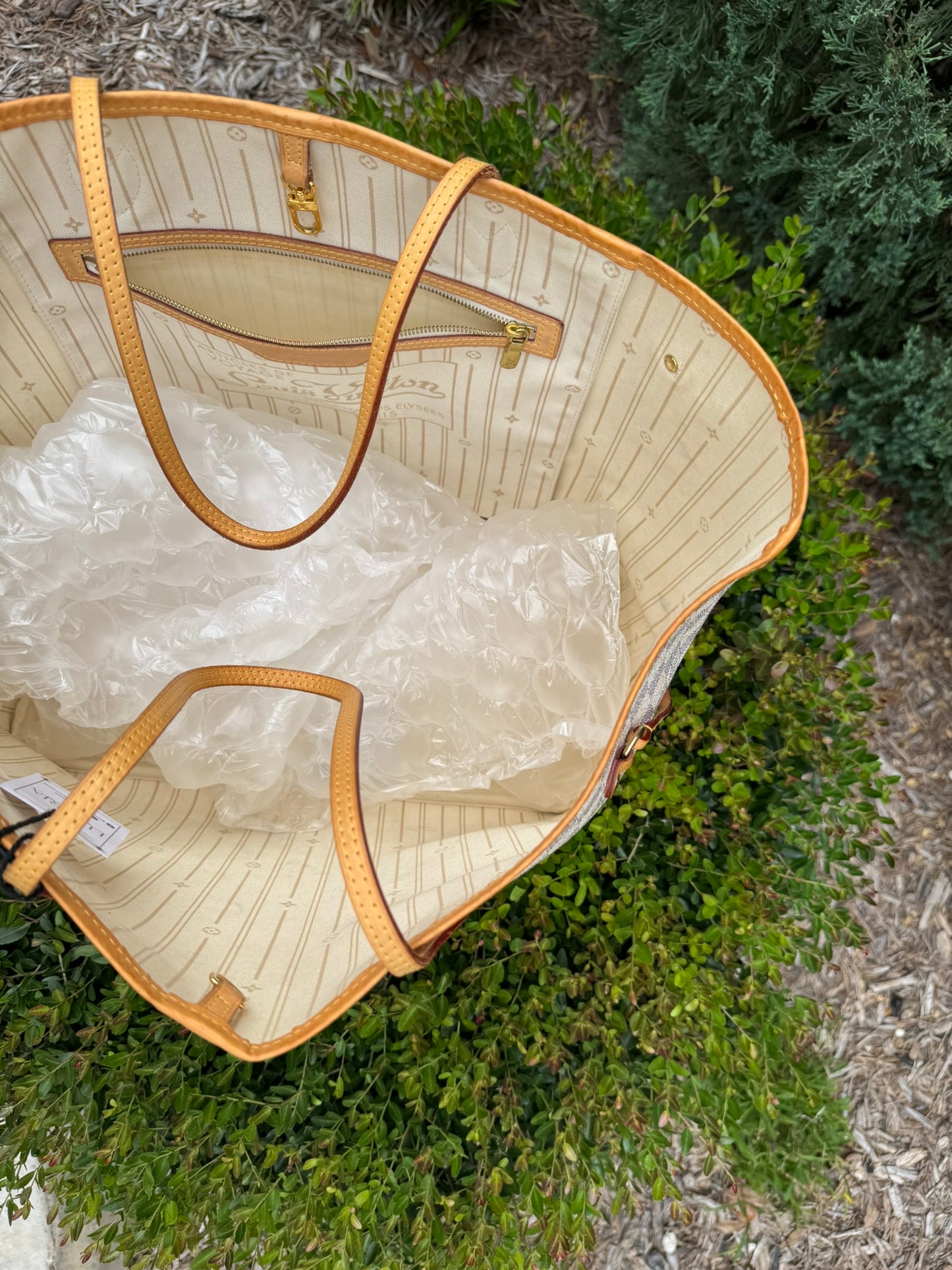 Louis Vuitton Neverfull GM in Damier Azur Canvas