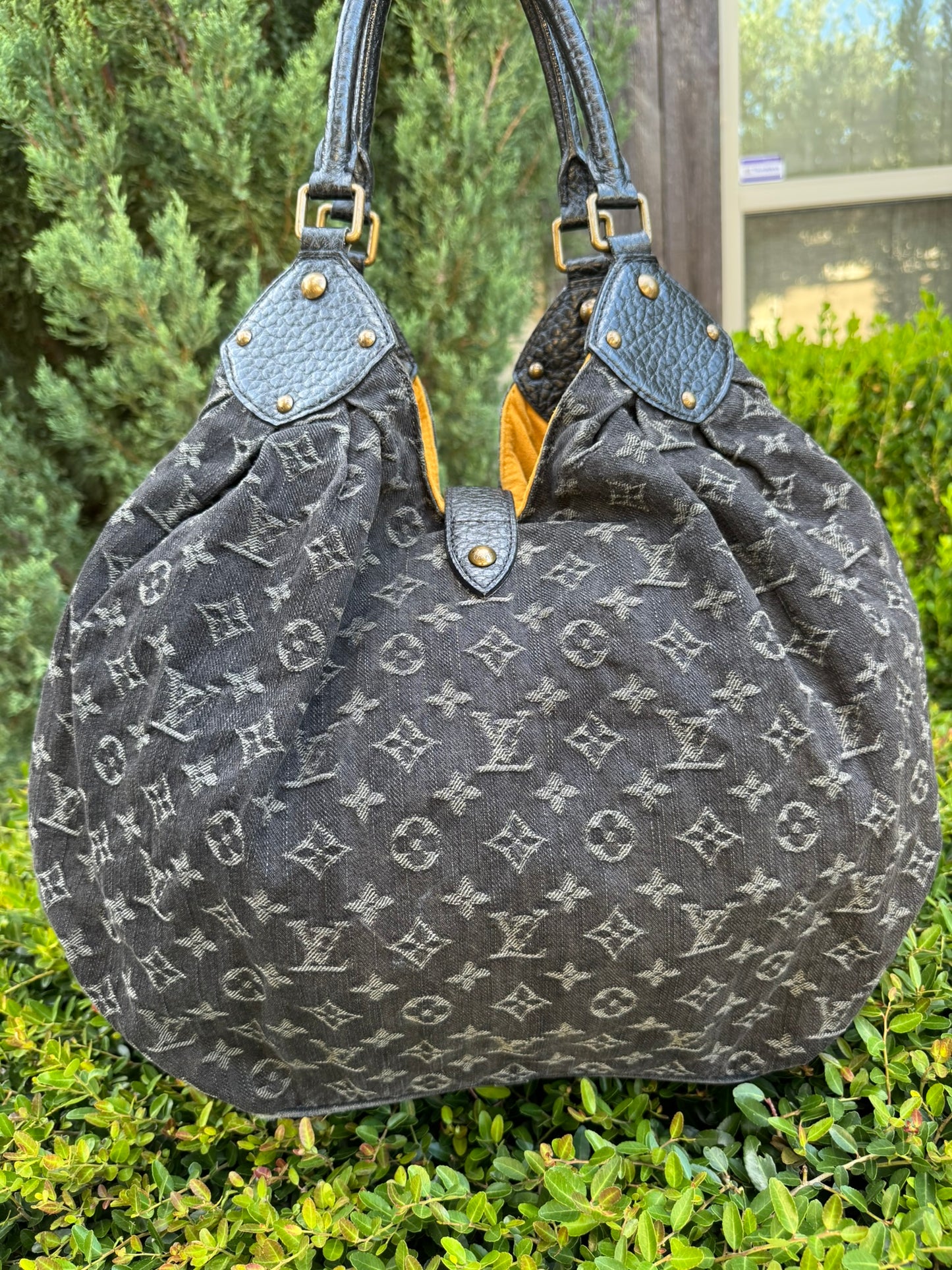 Louis Vuitton Mahina XL