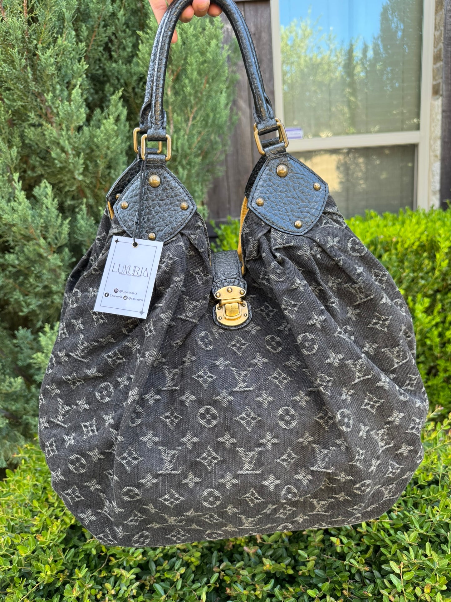 Louis Vuitton Mahina XL