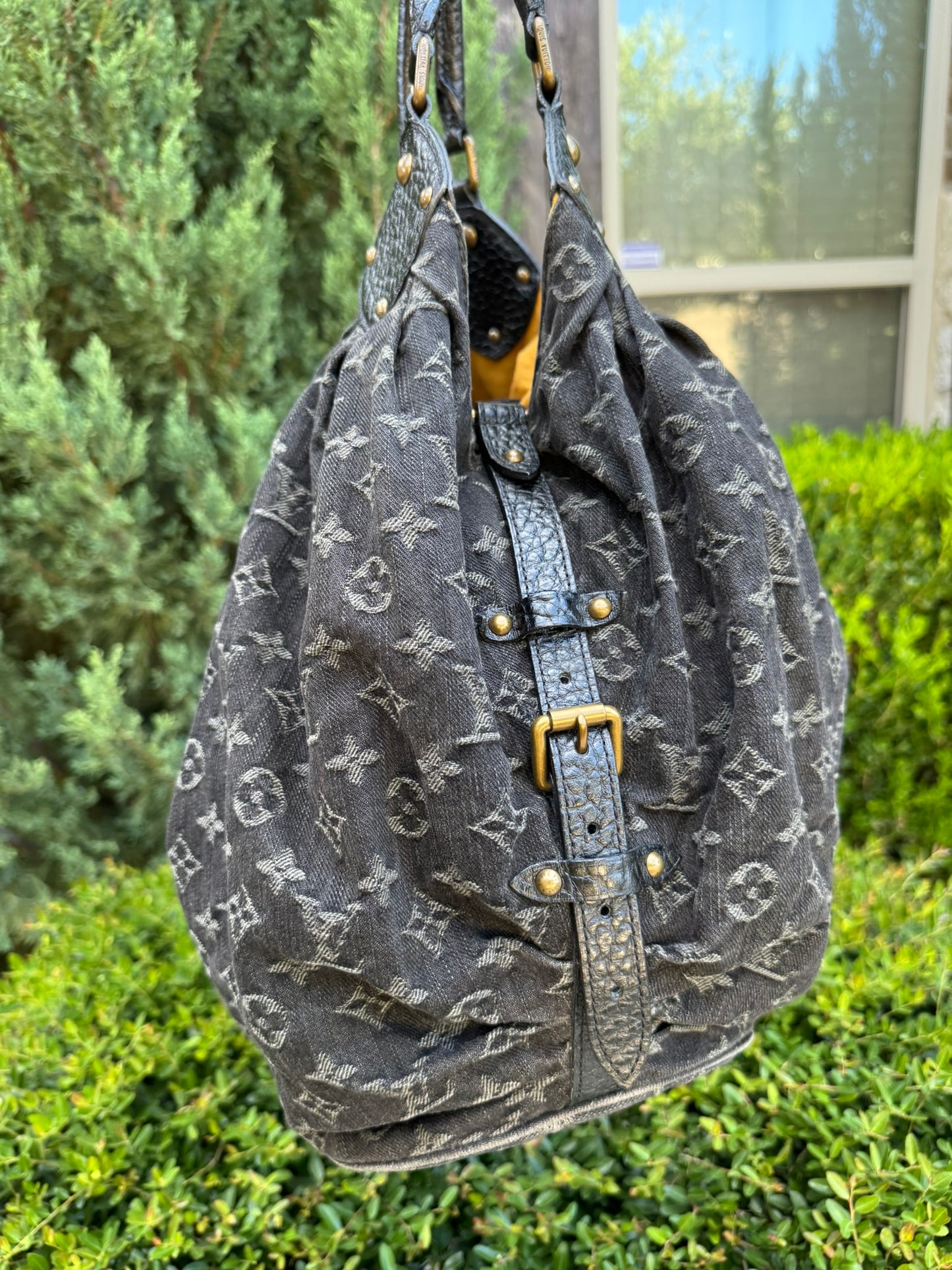 Louis Vuitton Mahina XL
