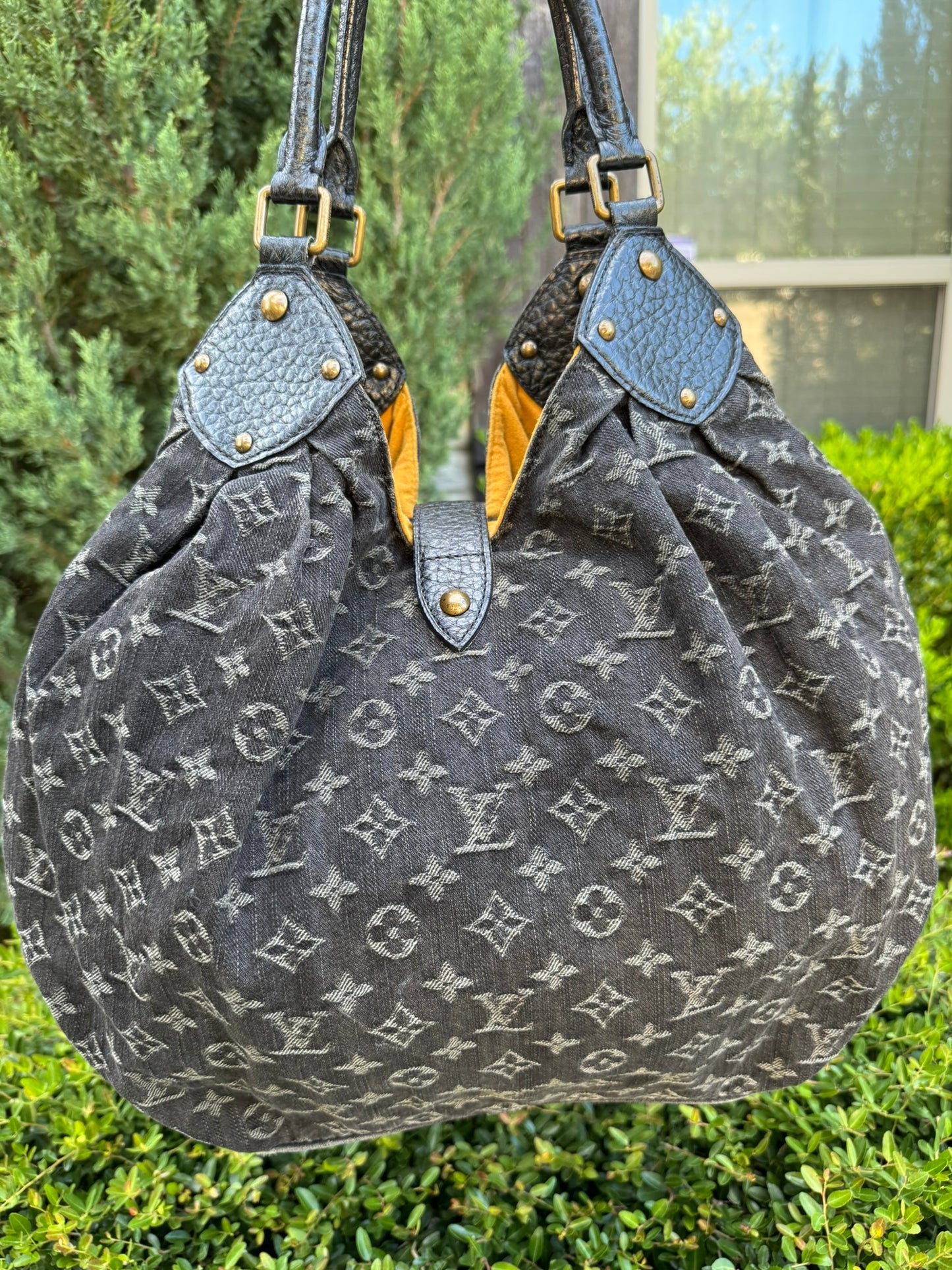 Louis Vuitton Mahina XL