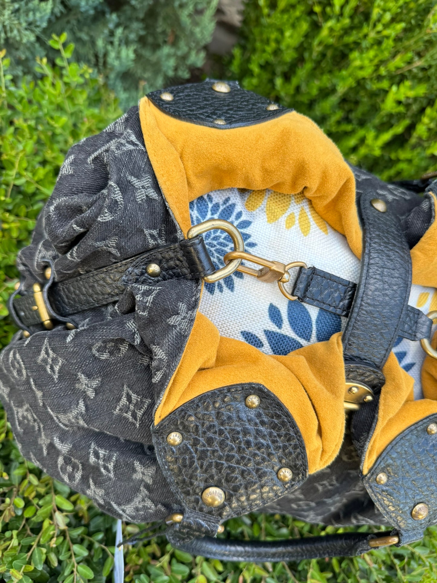 Louis Vuitton Mahina XL