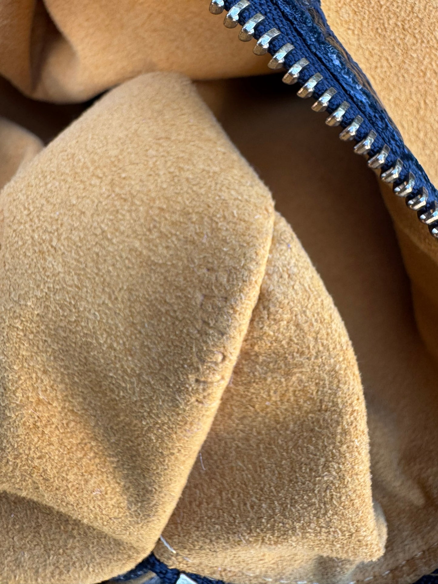 Louis Vuitton Mahina XL