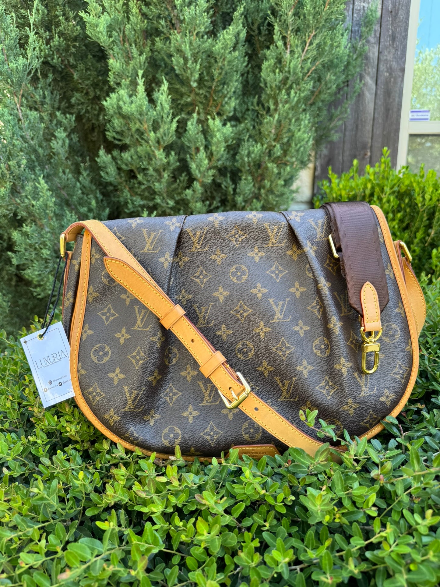 Louis Vuitton Menilmontant MM